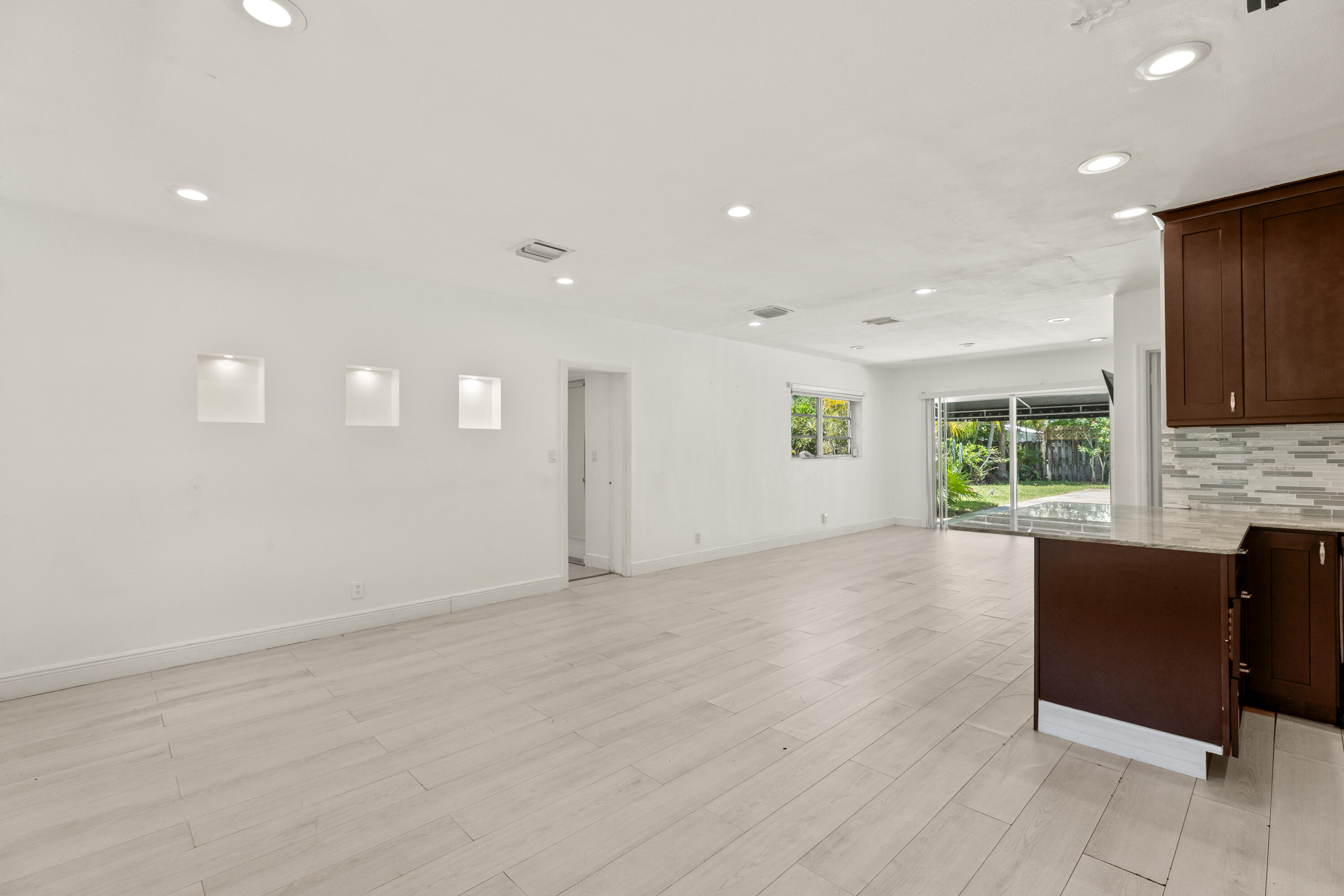 1637 N Victoria Park Road