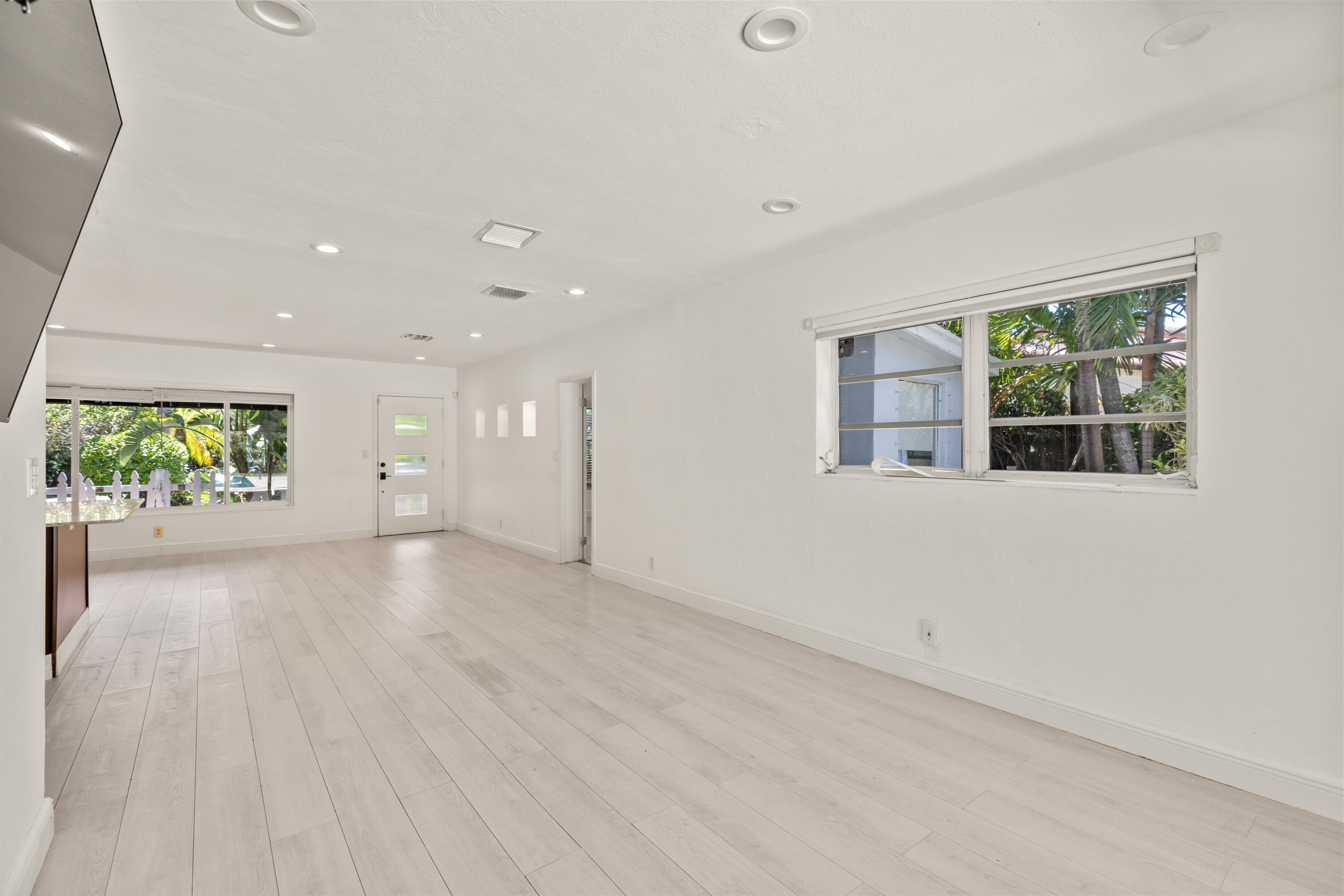 1637 N Victoria Park Road