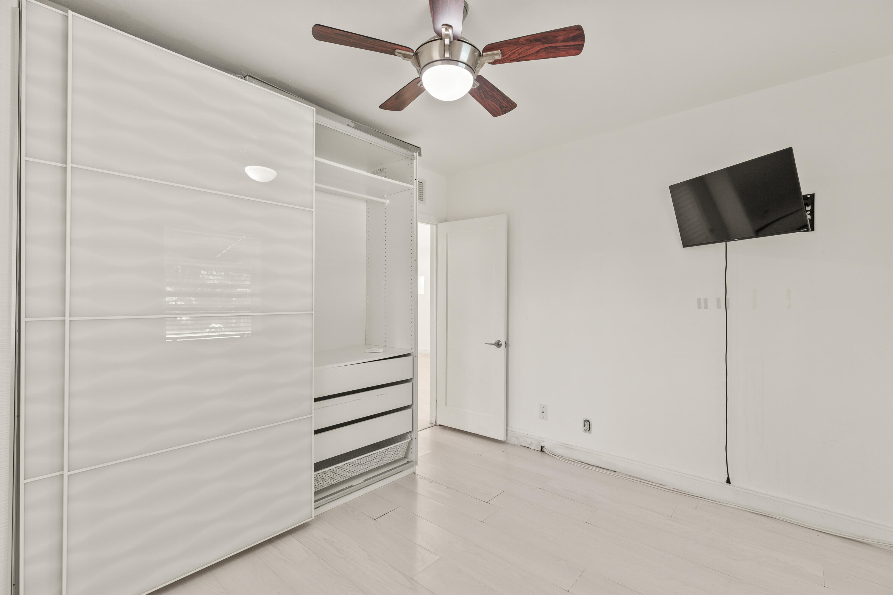 1637 N Victoria Park Road