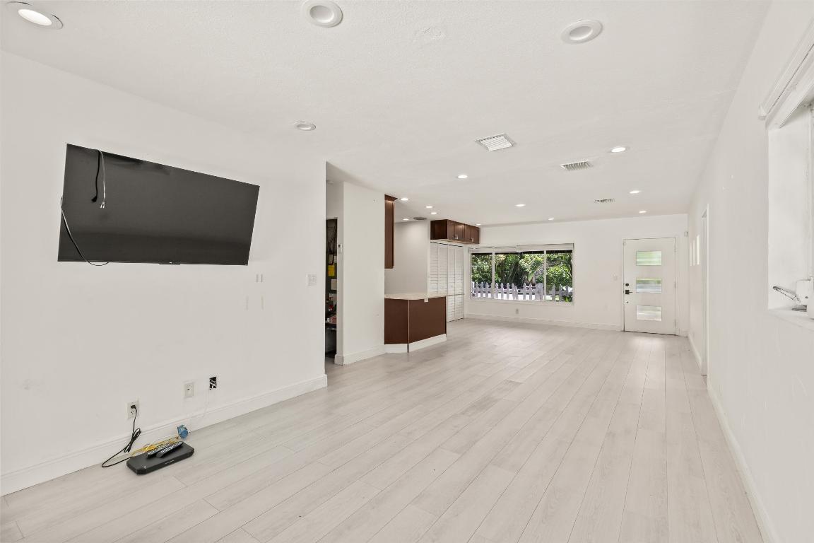 1637 N Victoria Park Road