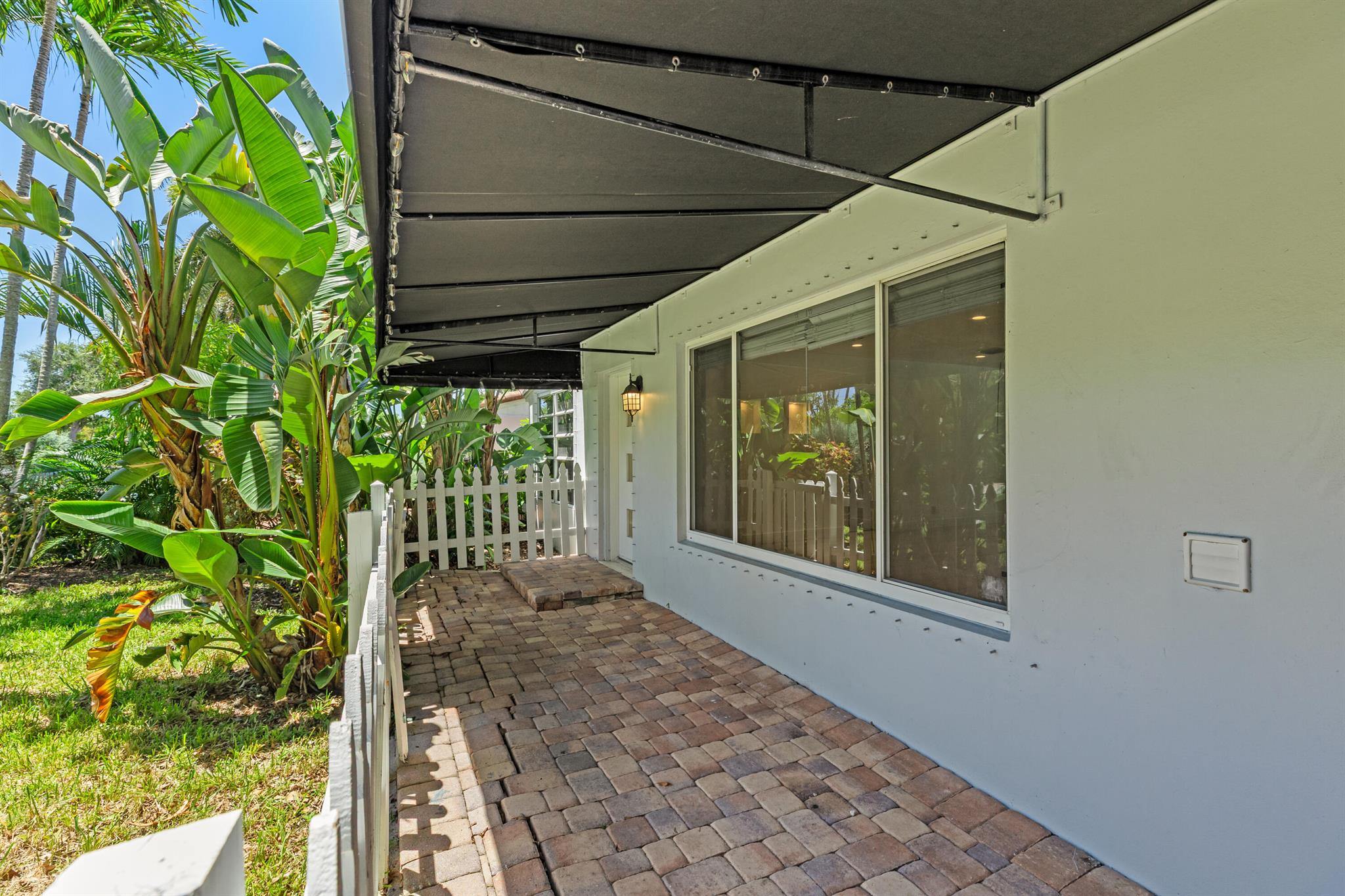 1637 N Victoria Park Road