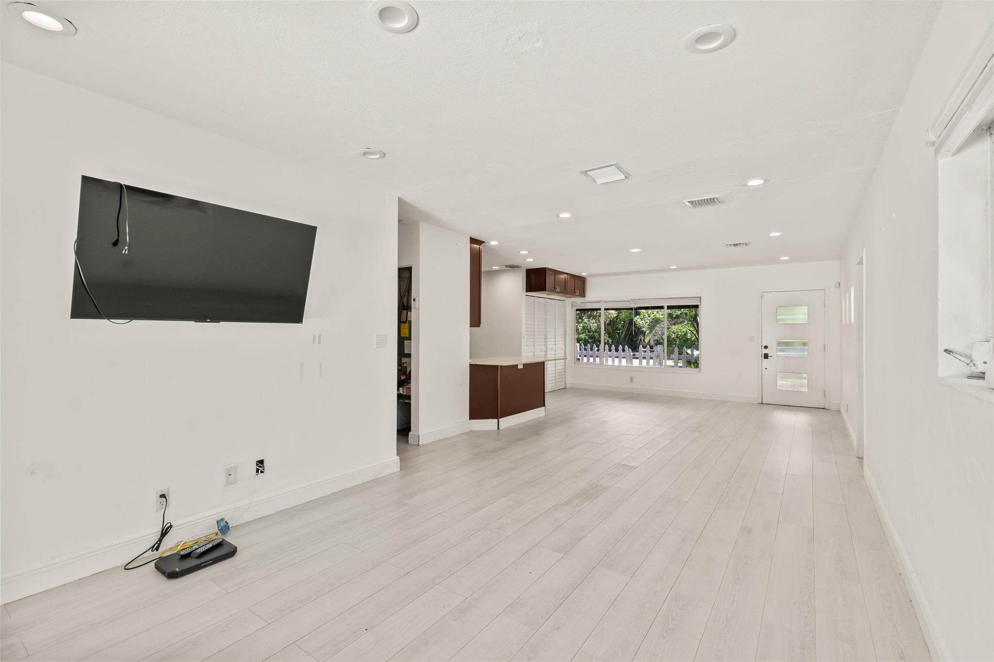 1637 N Victoria Park Road