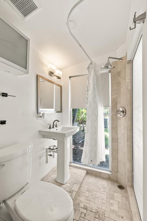 1637 N Victoria Park Road