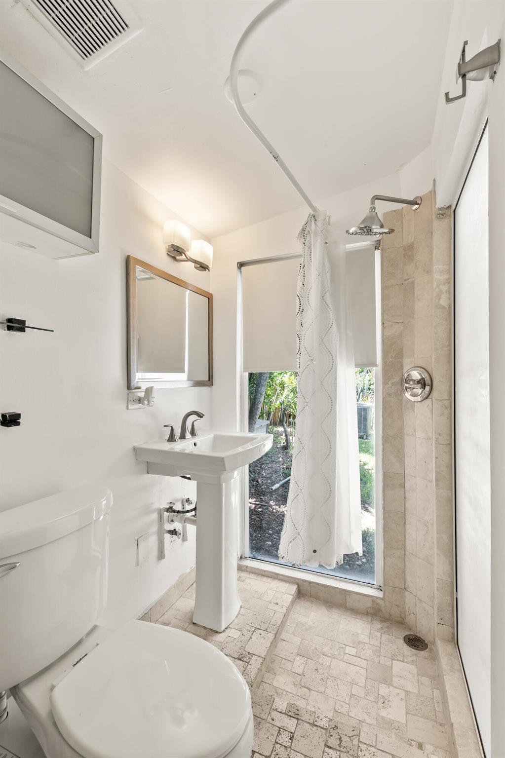 1637 N Victoria Park Road