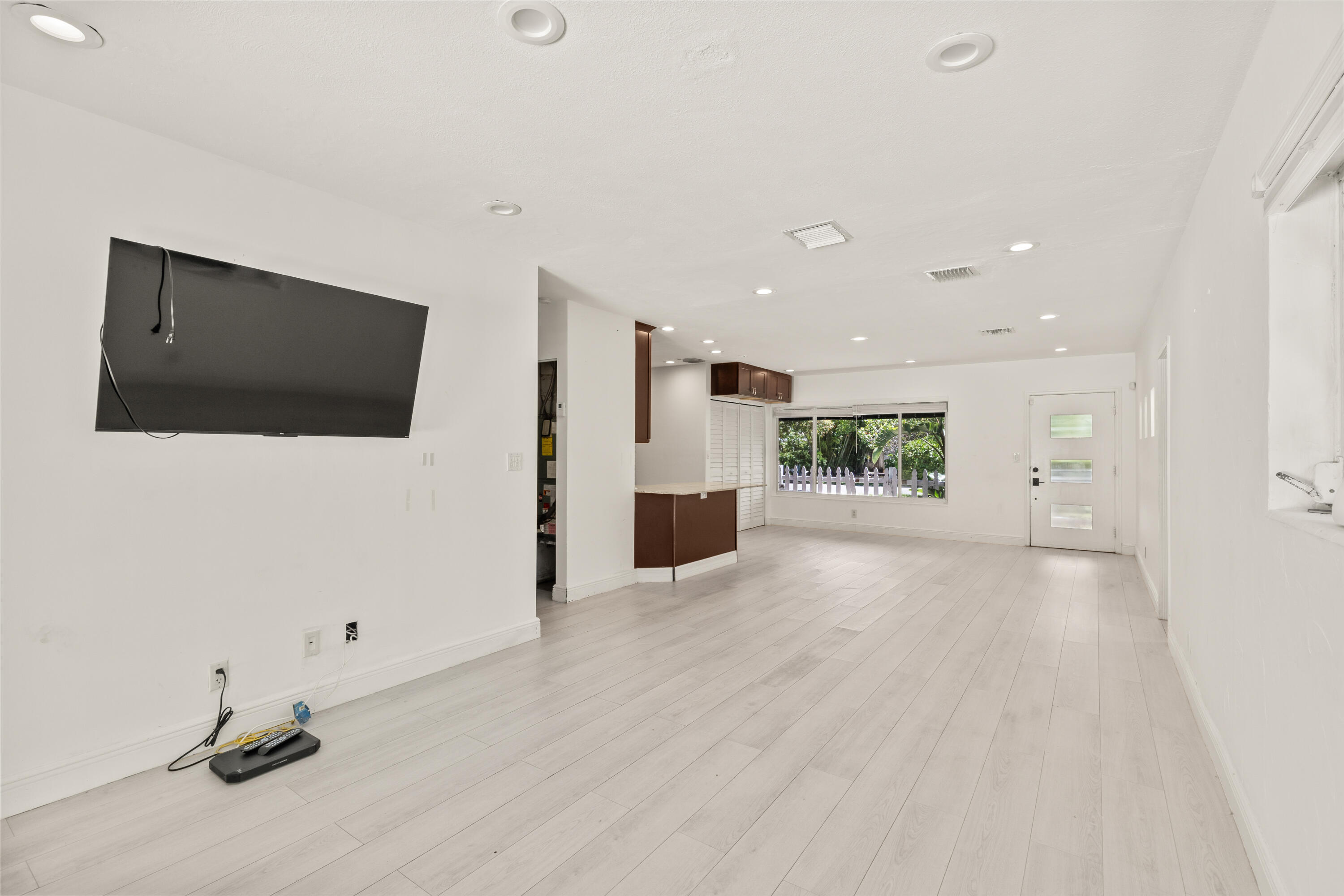 1637 N Victoria Park Road