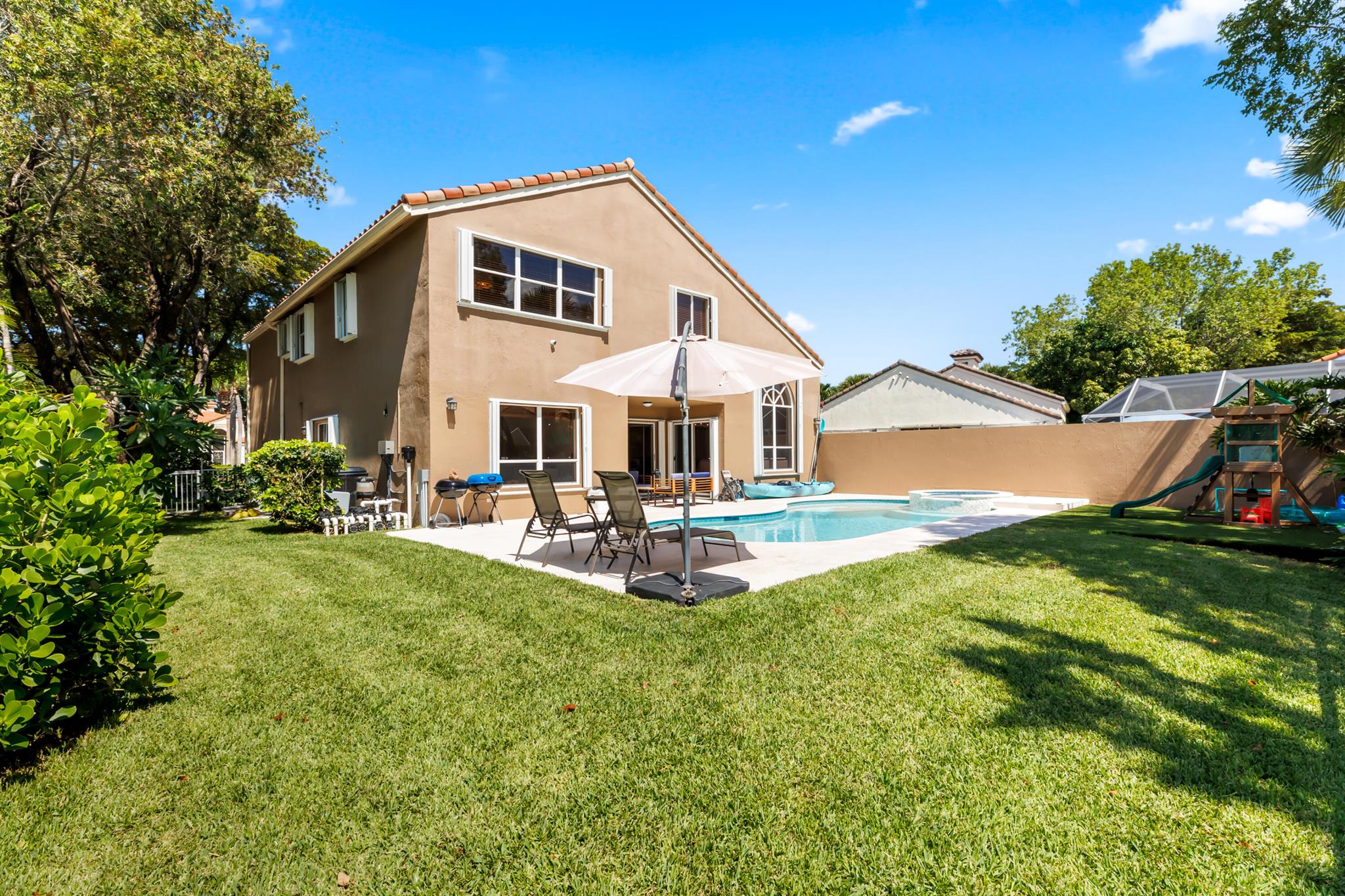 6805 NW 75th Court