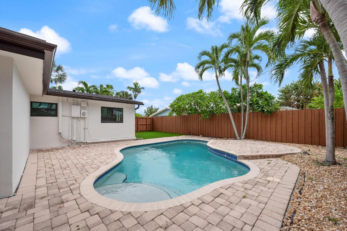 5341 NE 17th Terrace