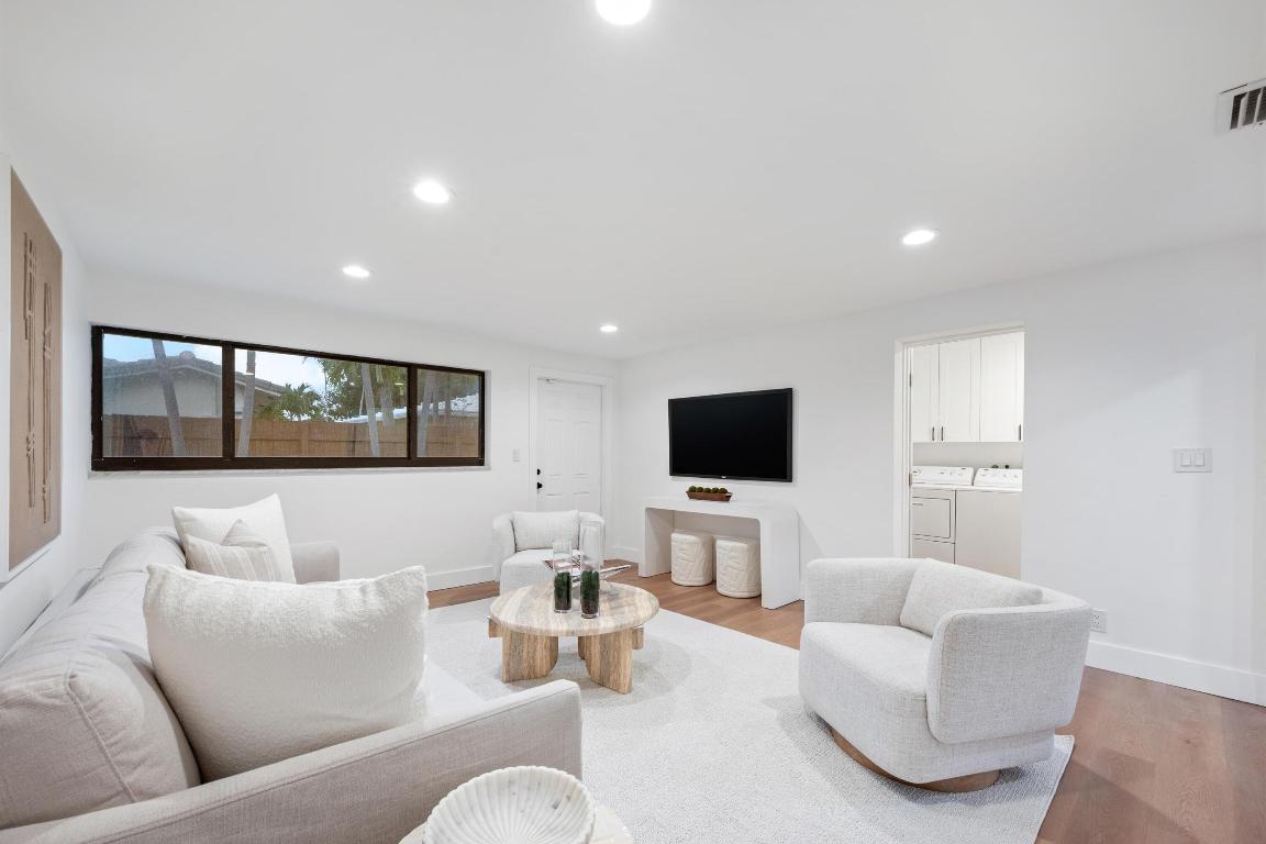 5341 NE 17th Terrace