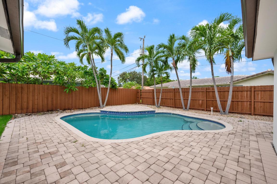 5341 NE 17th Terrace