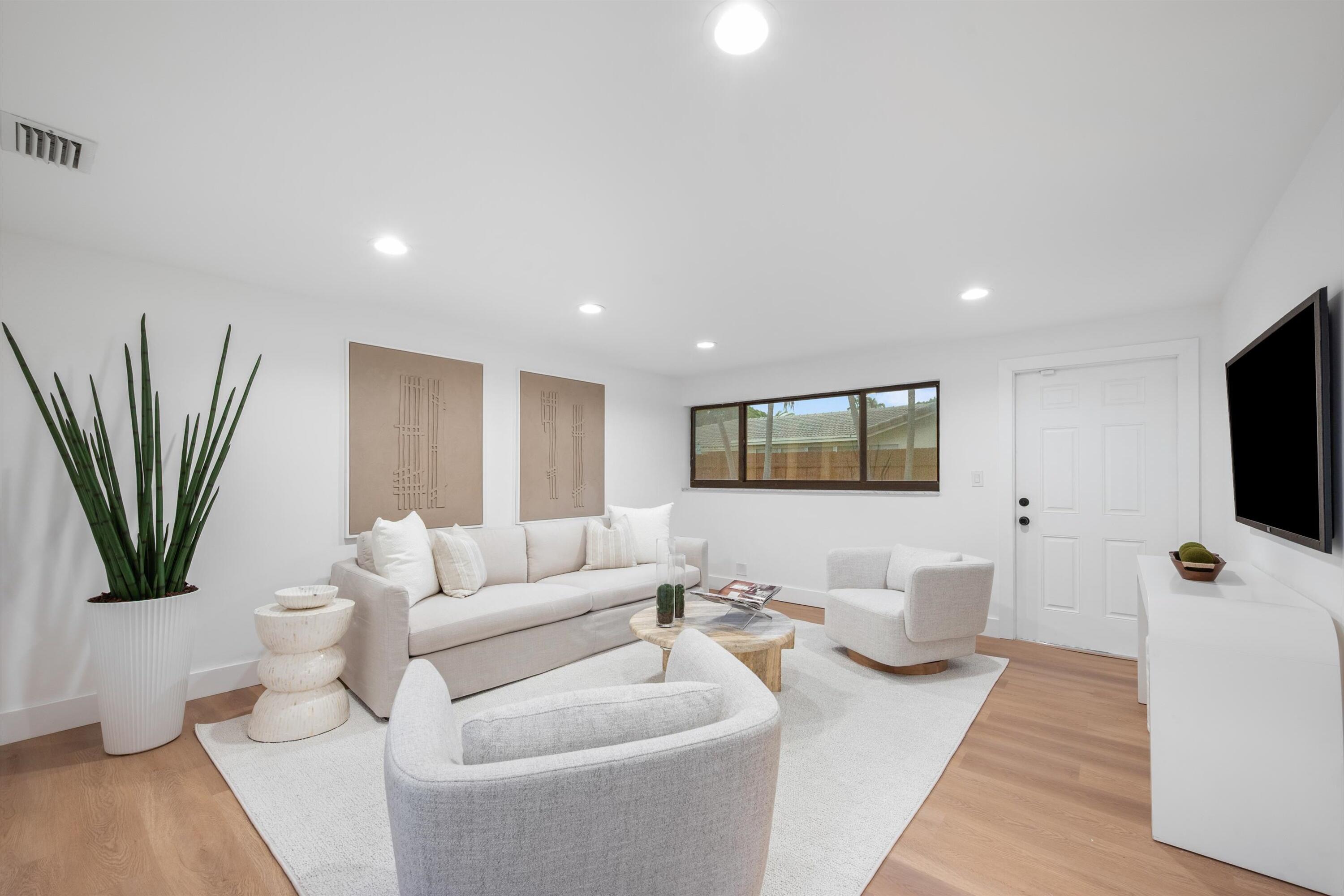 5341 NE 17th Terrace