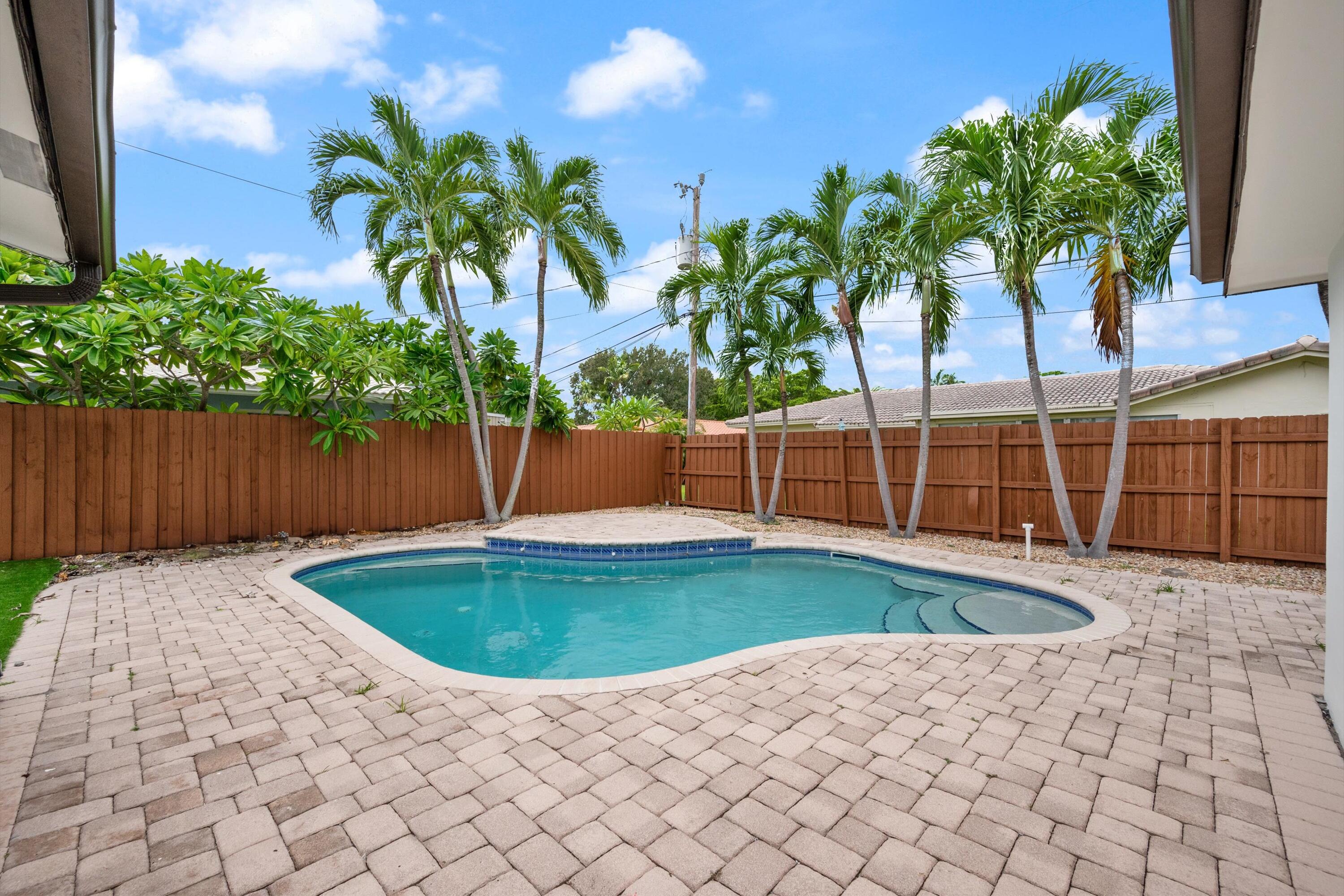 5341 NE 17th Terrace