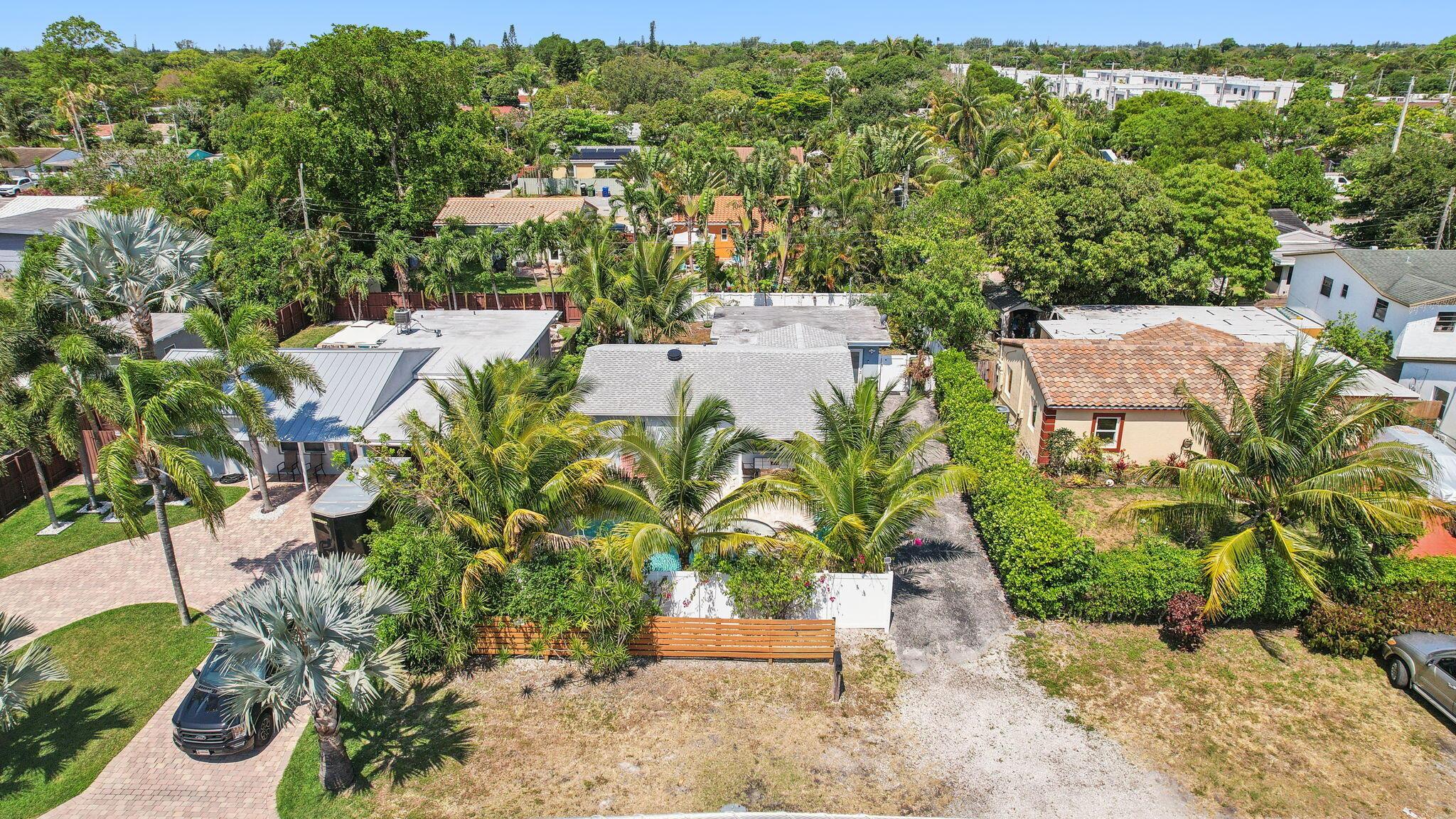 1631 N Andrews Square