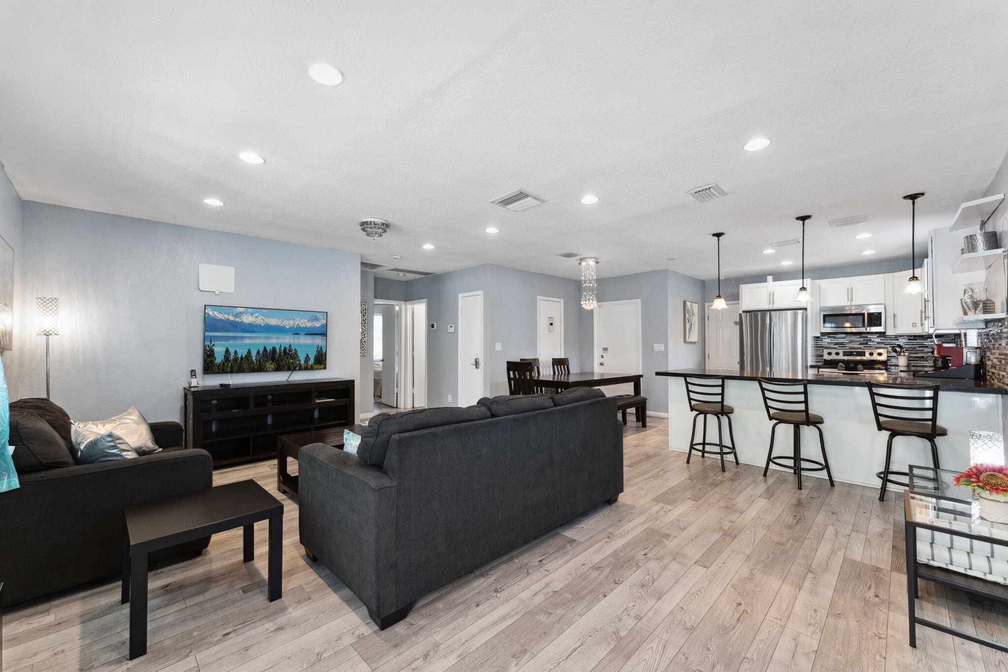 1631 N Andrews Square