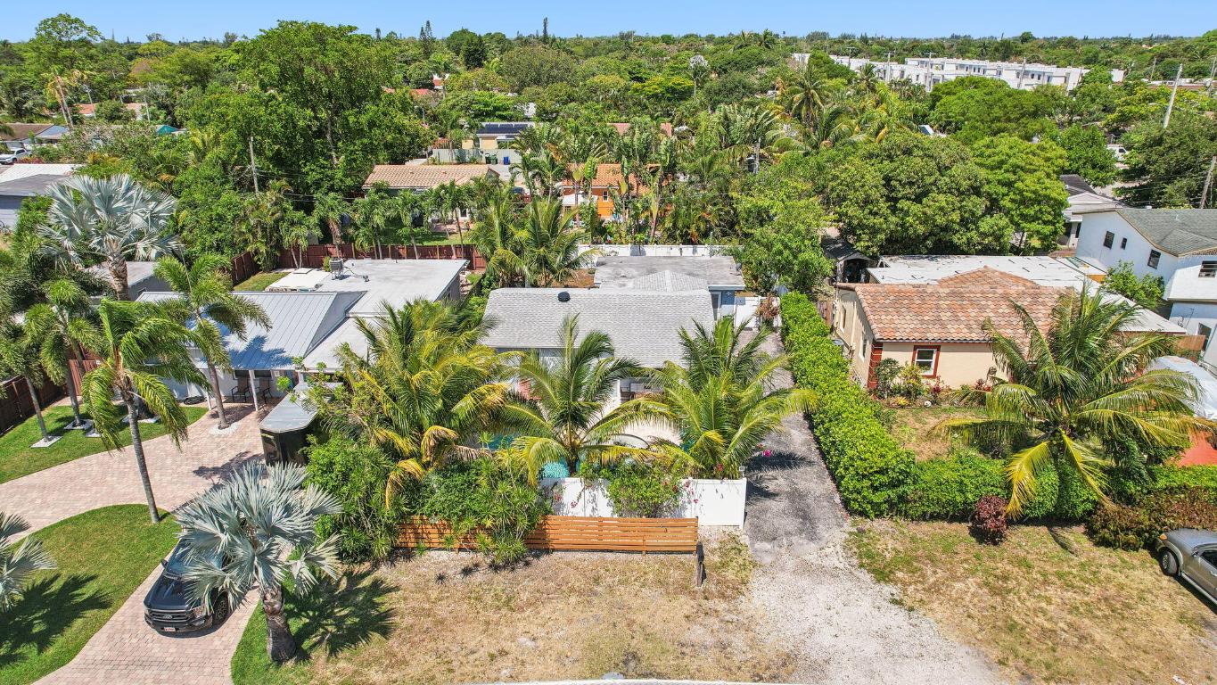 1631 N Andrews Square