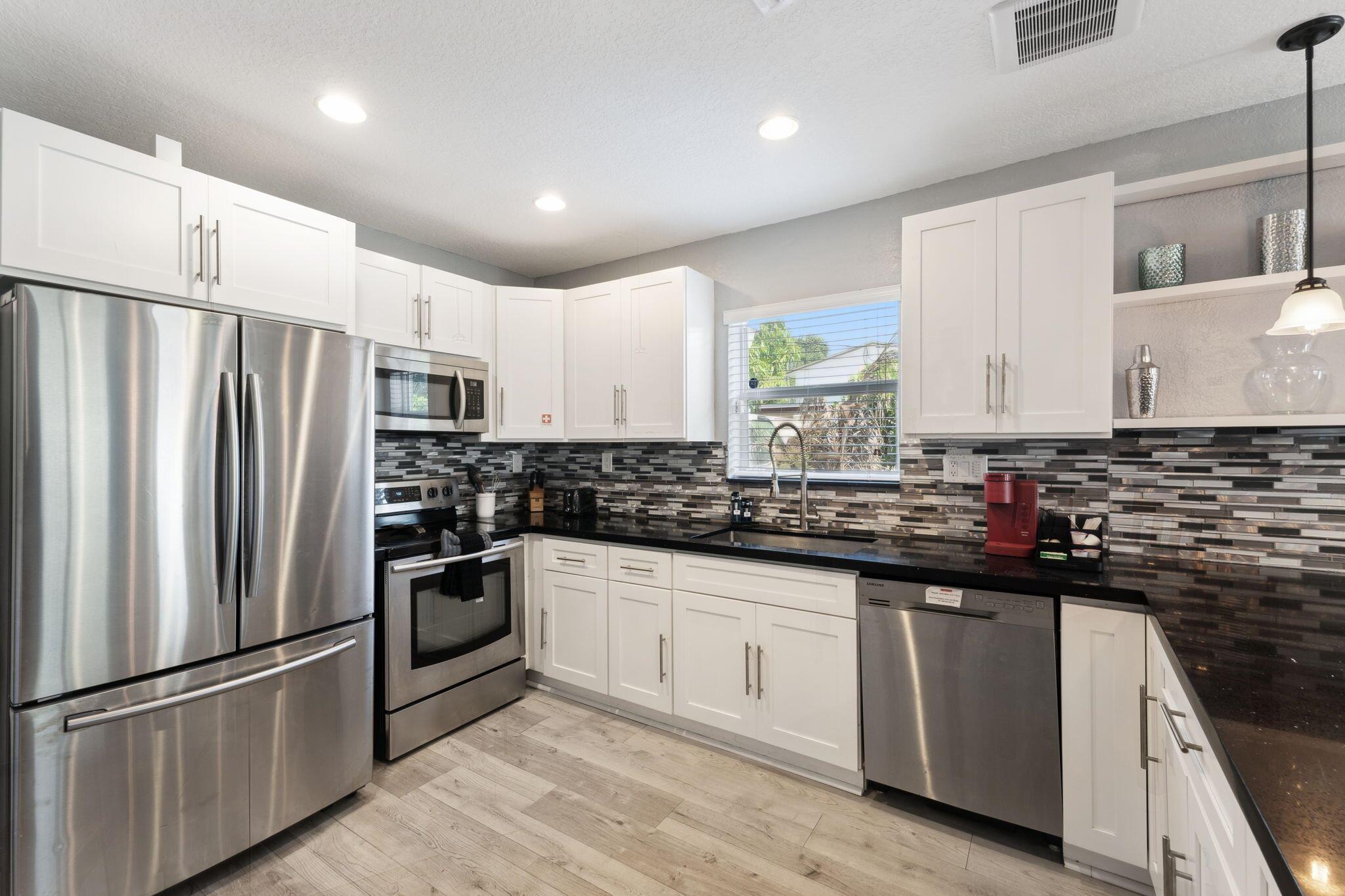 1631 N Andrews Square