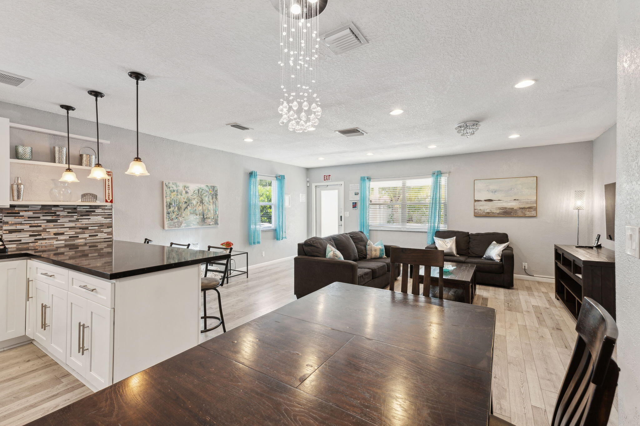 1631 N Andrews Square