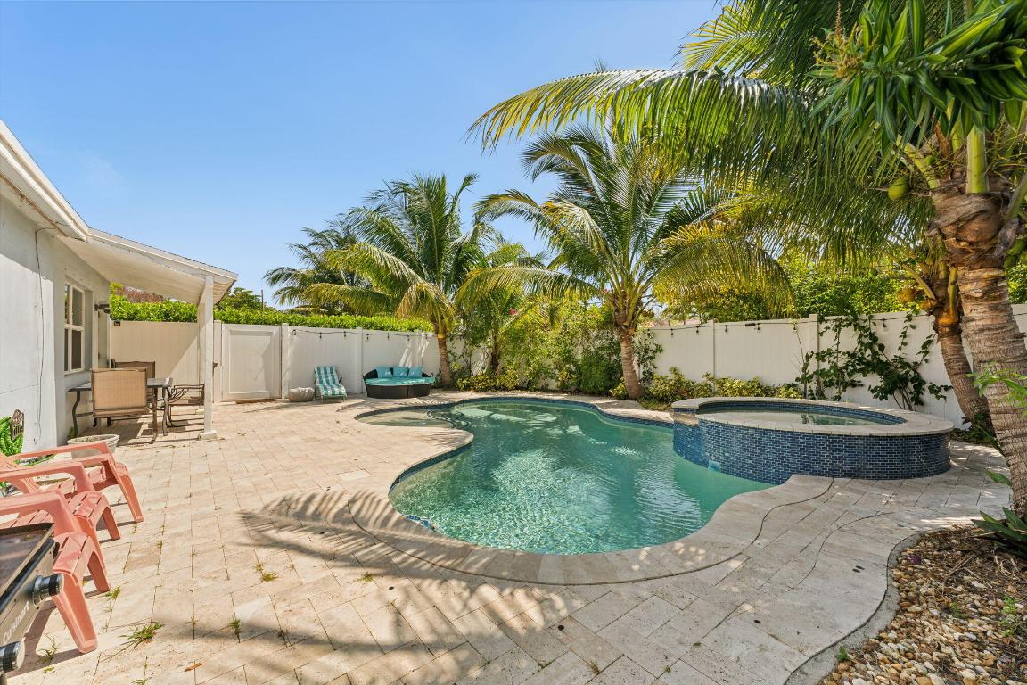 1631 N Andrews Square