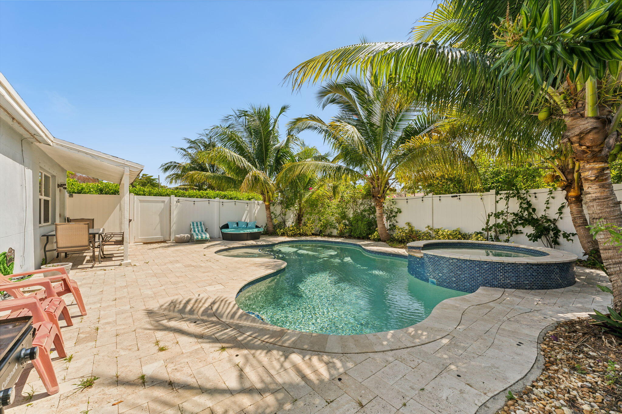 1631 N Andrews Square