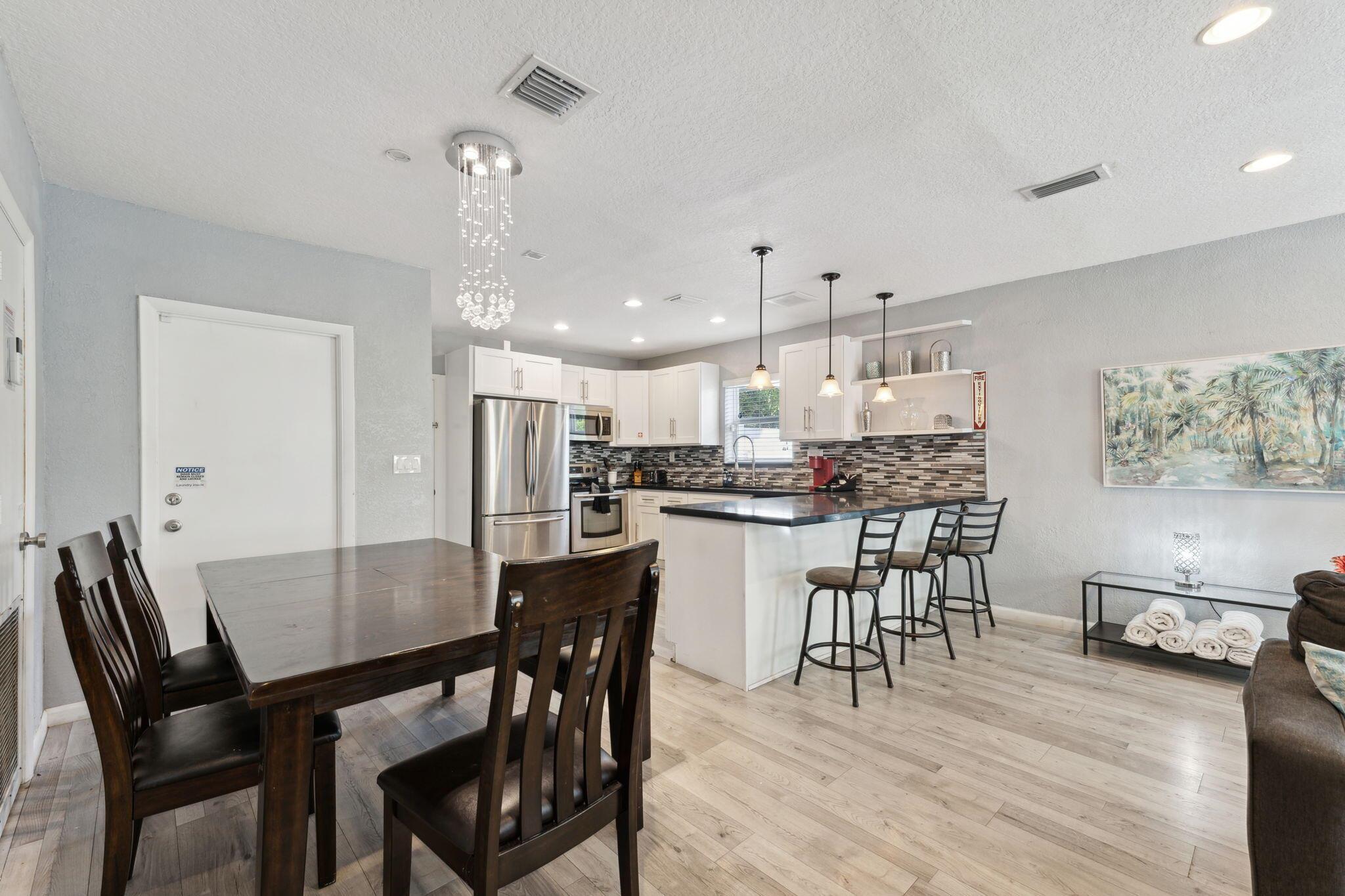 1631 N Andrews Square