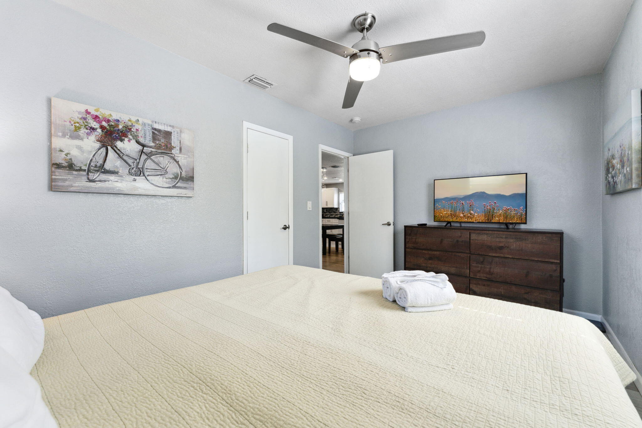 1631 N Andrews Square