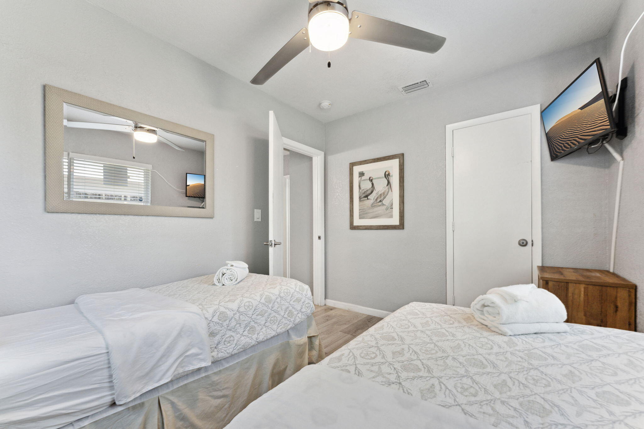 1631 N Andrews Square