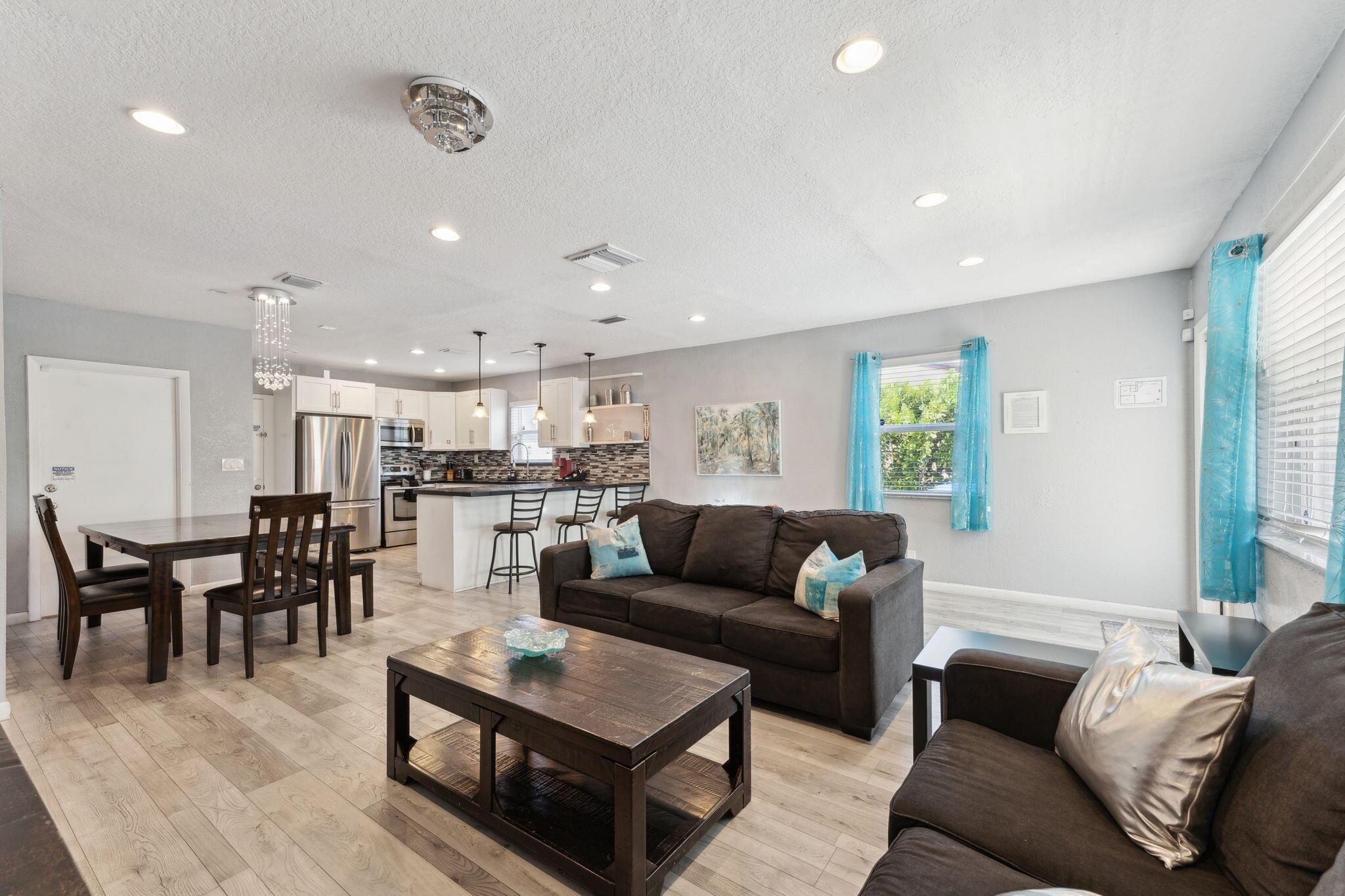 1631 N Andrews Square