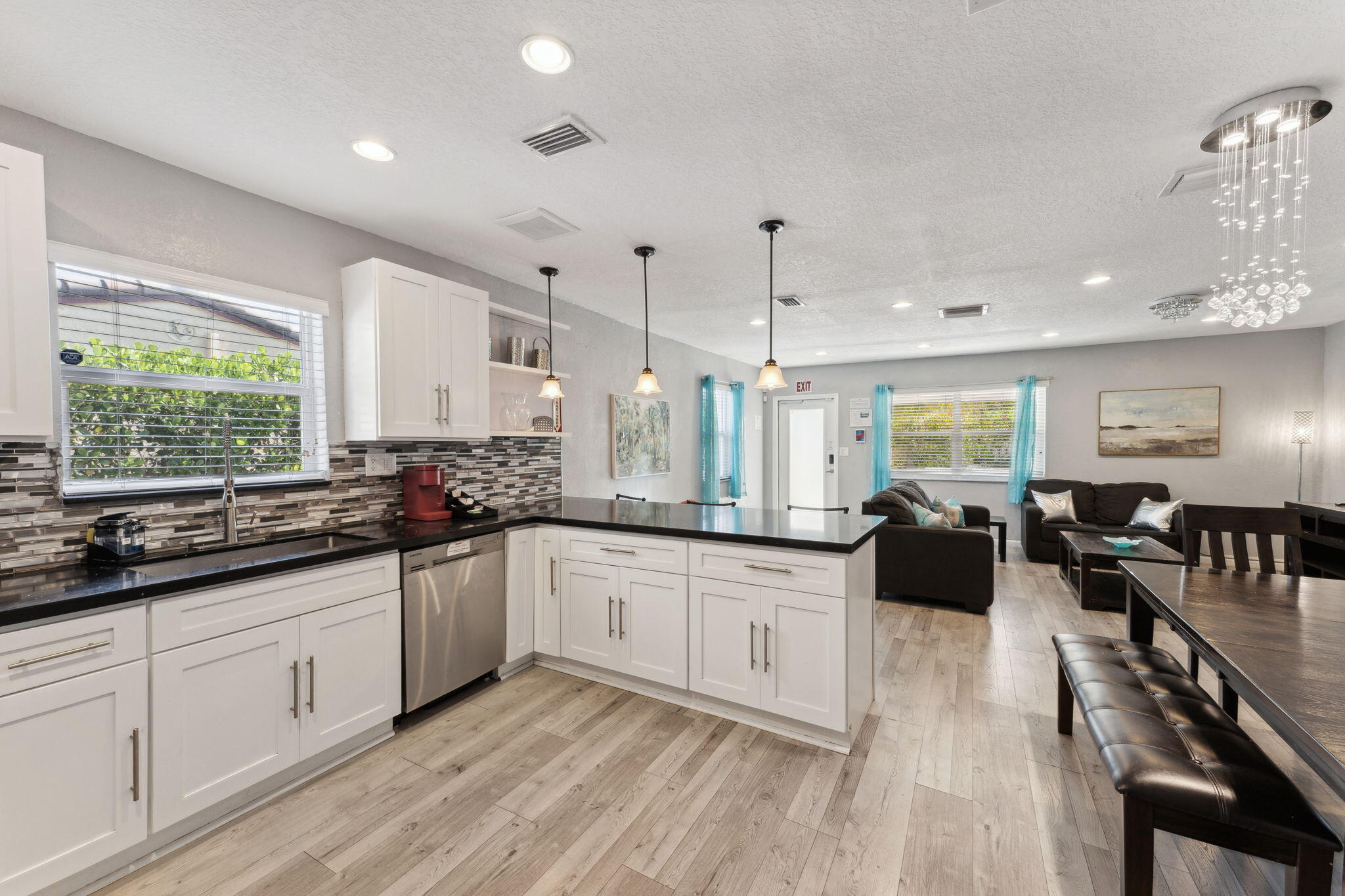 1631 N Andrews Square