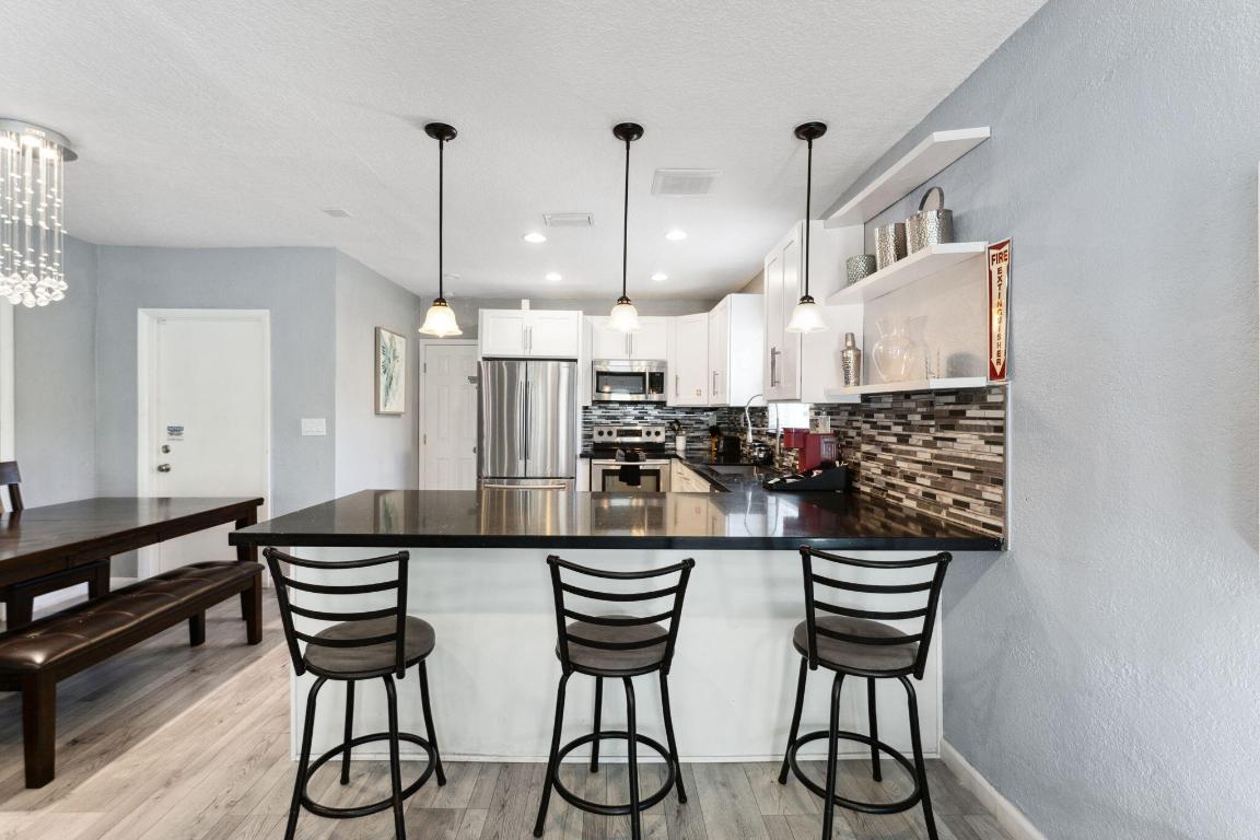 1631 N Andrews Square