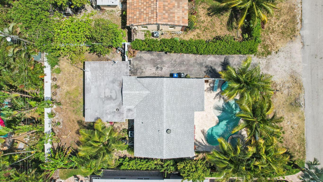 1631 N Andrews Square