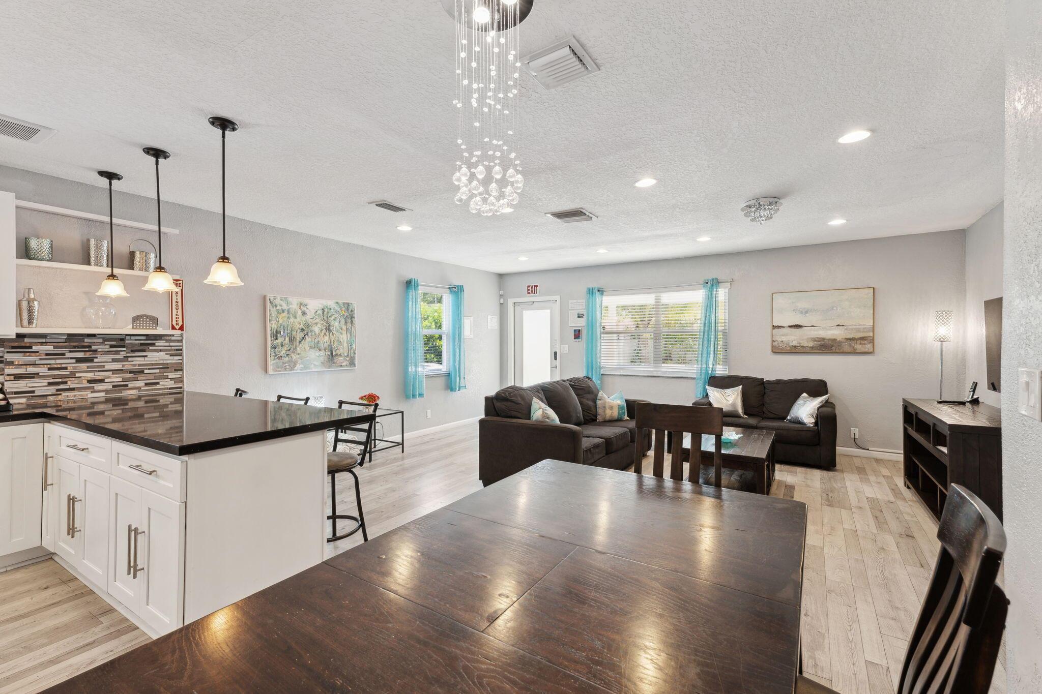 1631 N Andrews Square