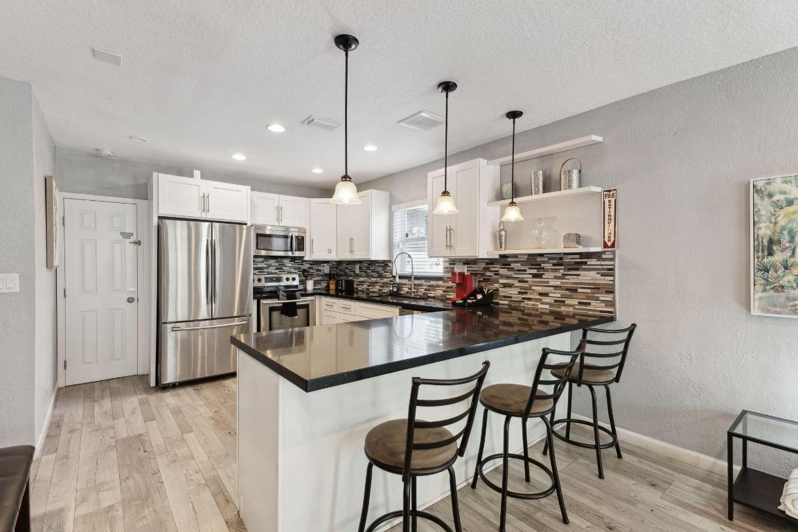 1631 N Andrews Square