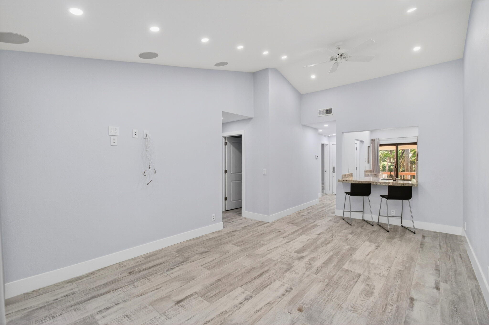 3939 NE 5th Avenue F201