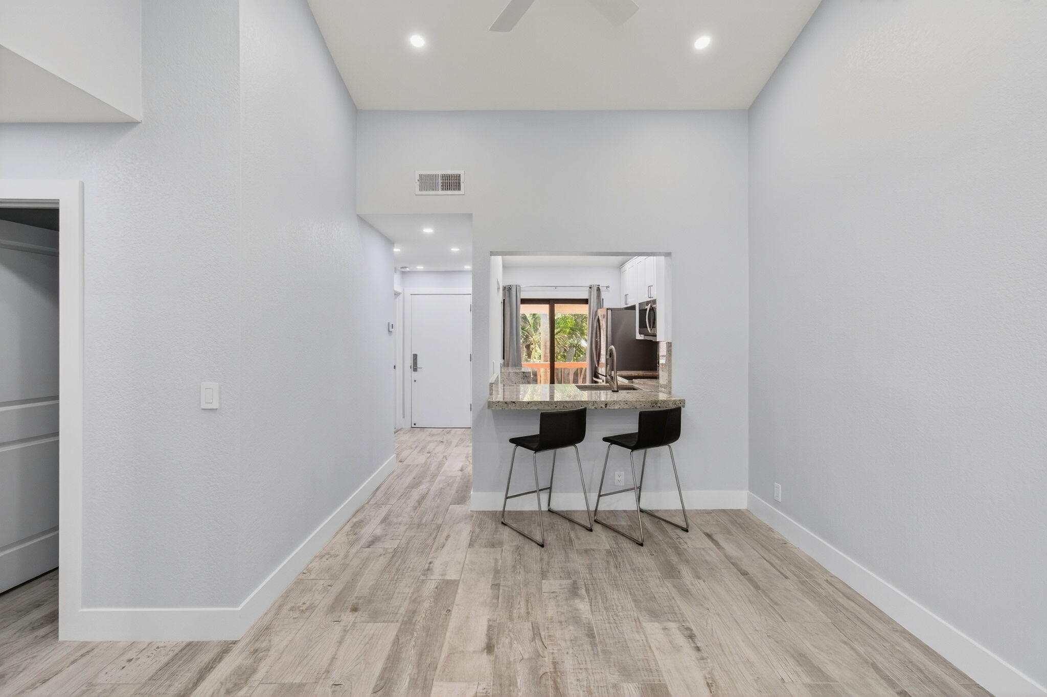 3939 NE 5th Avenue F201