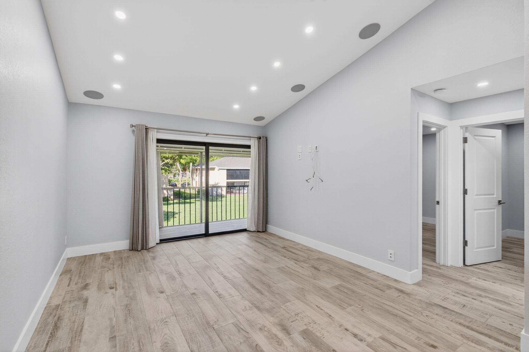 3939 NE 5th Avenue F201