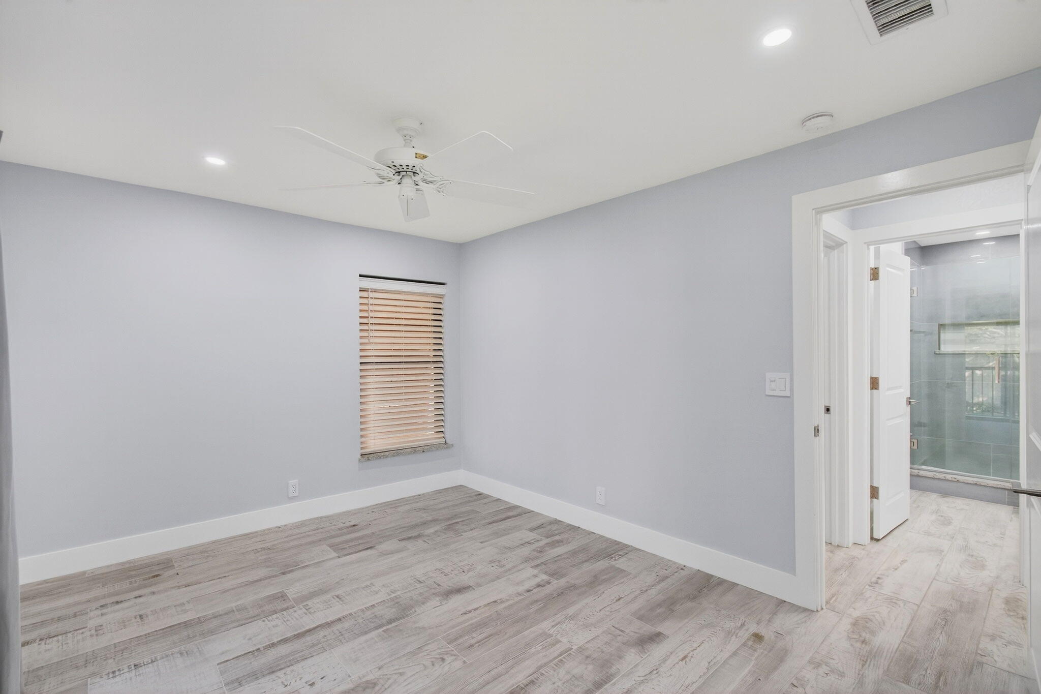 3939 NE 5th Avenue F201