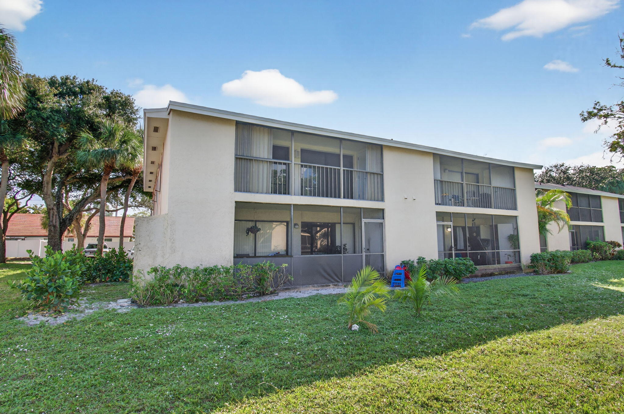 3939 NE 5th Avenue F201