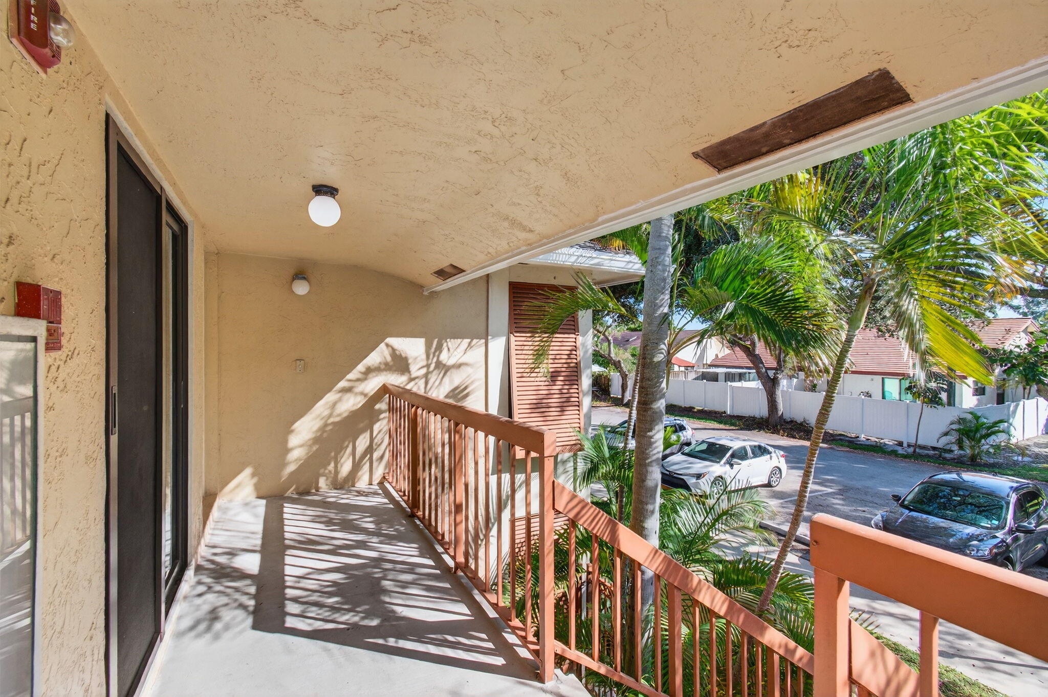 3939 NE 5th Avenue F201