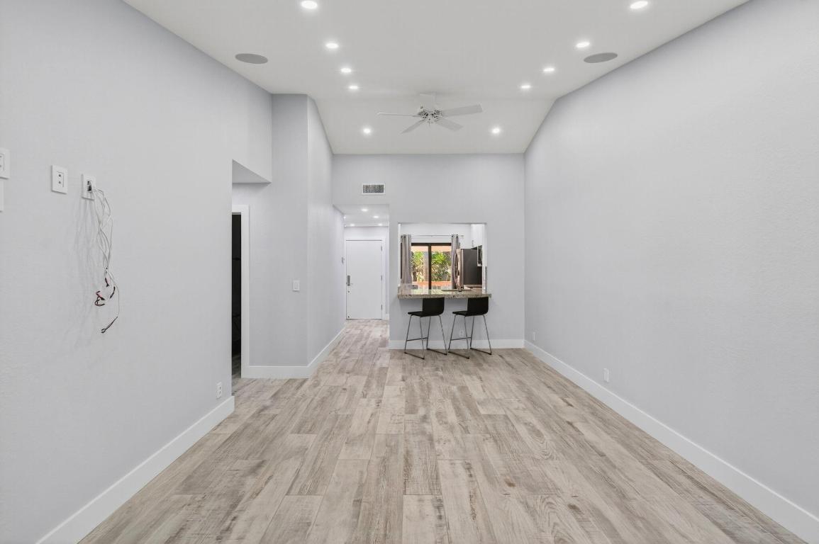 3939 NE 5th Avenue F201