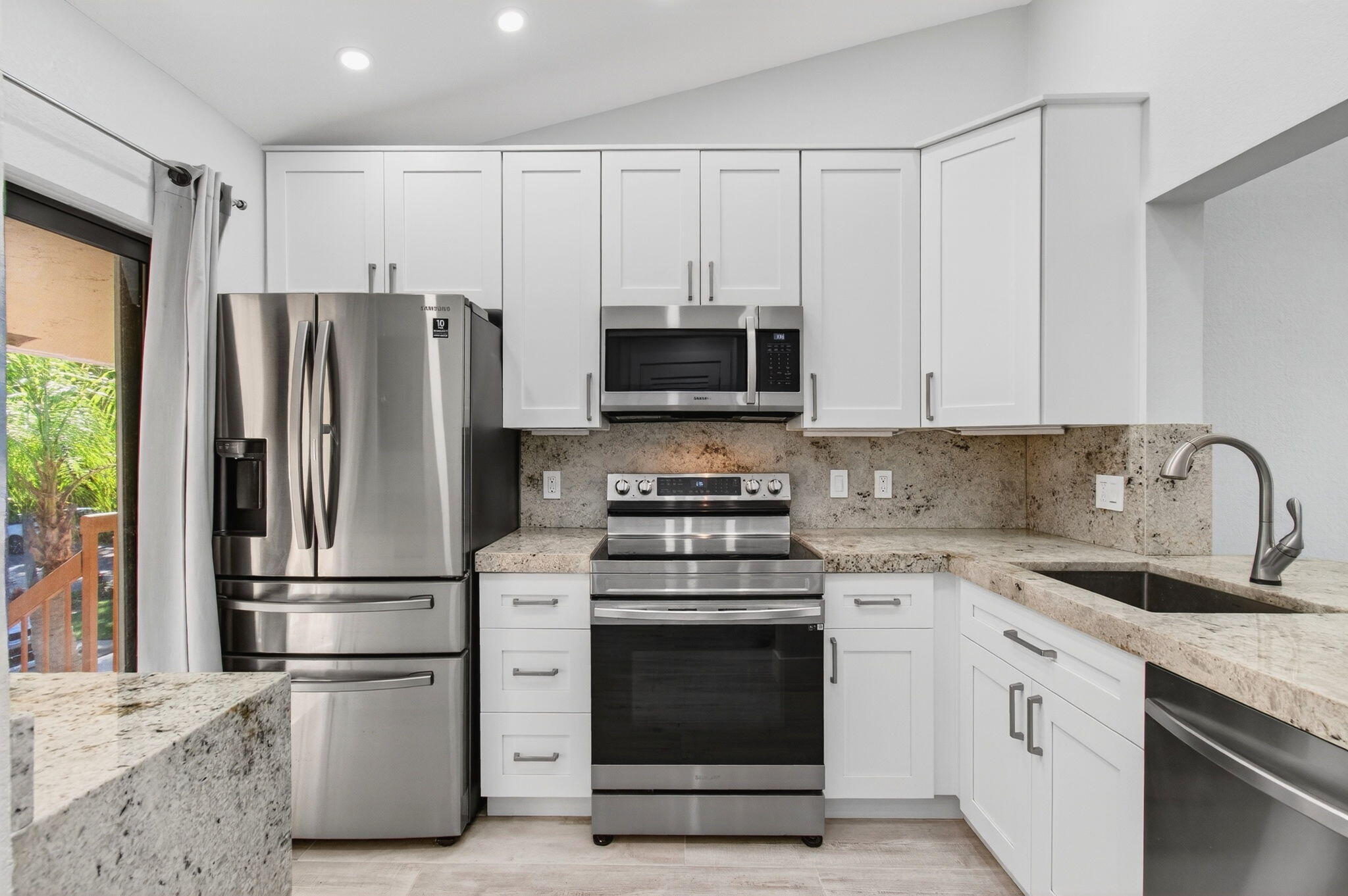 3939 NE 5th Avenue F201