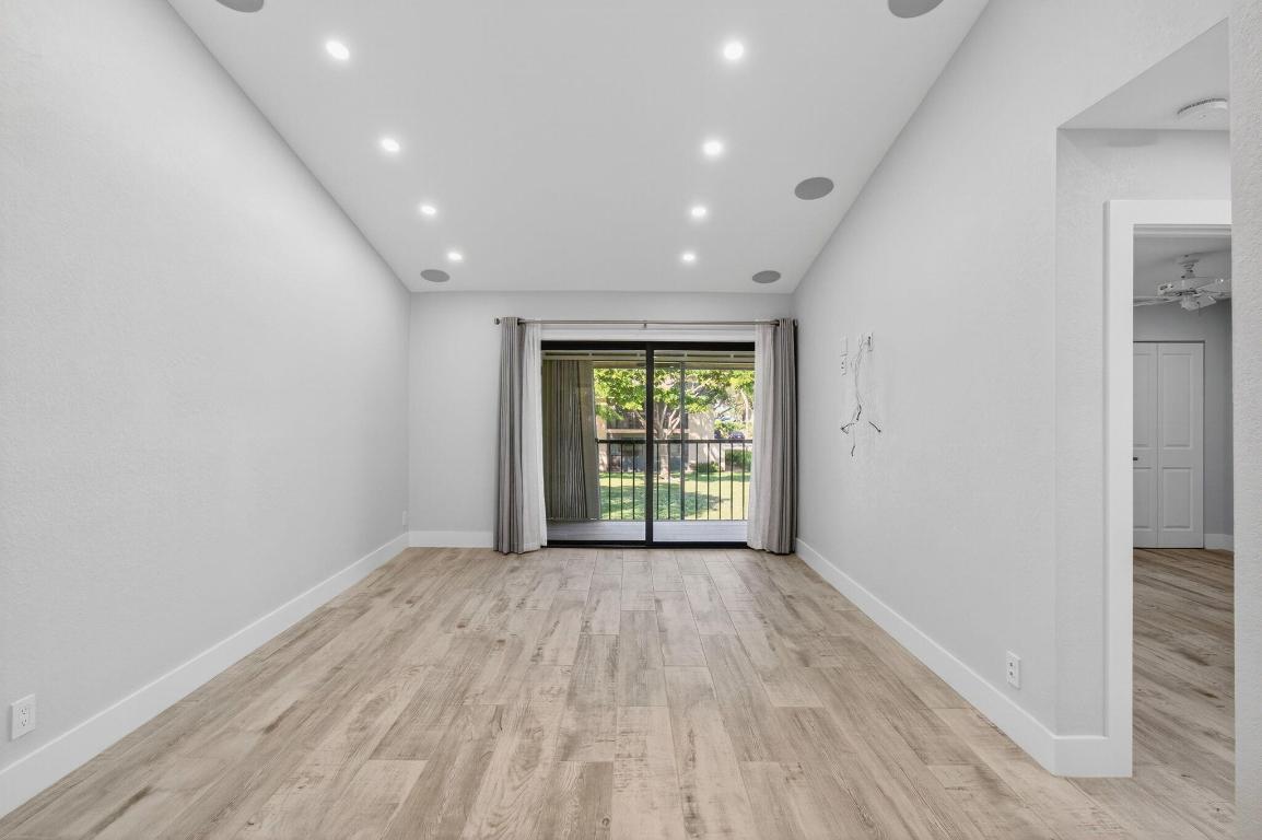 3939 NE 5th Avenue F201