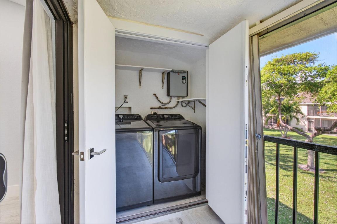 3939 NE 5th Avenue F201