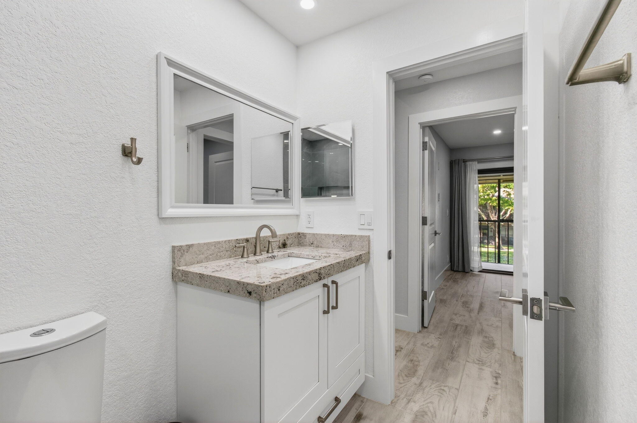 3939 NE 5th Avenue F201