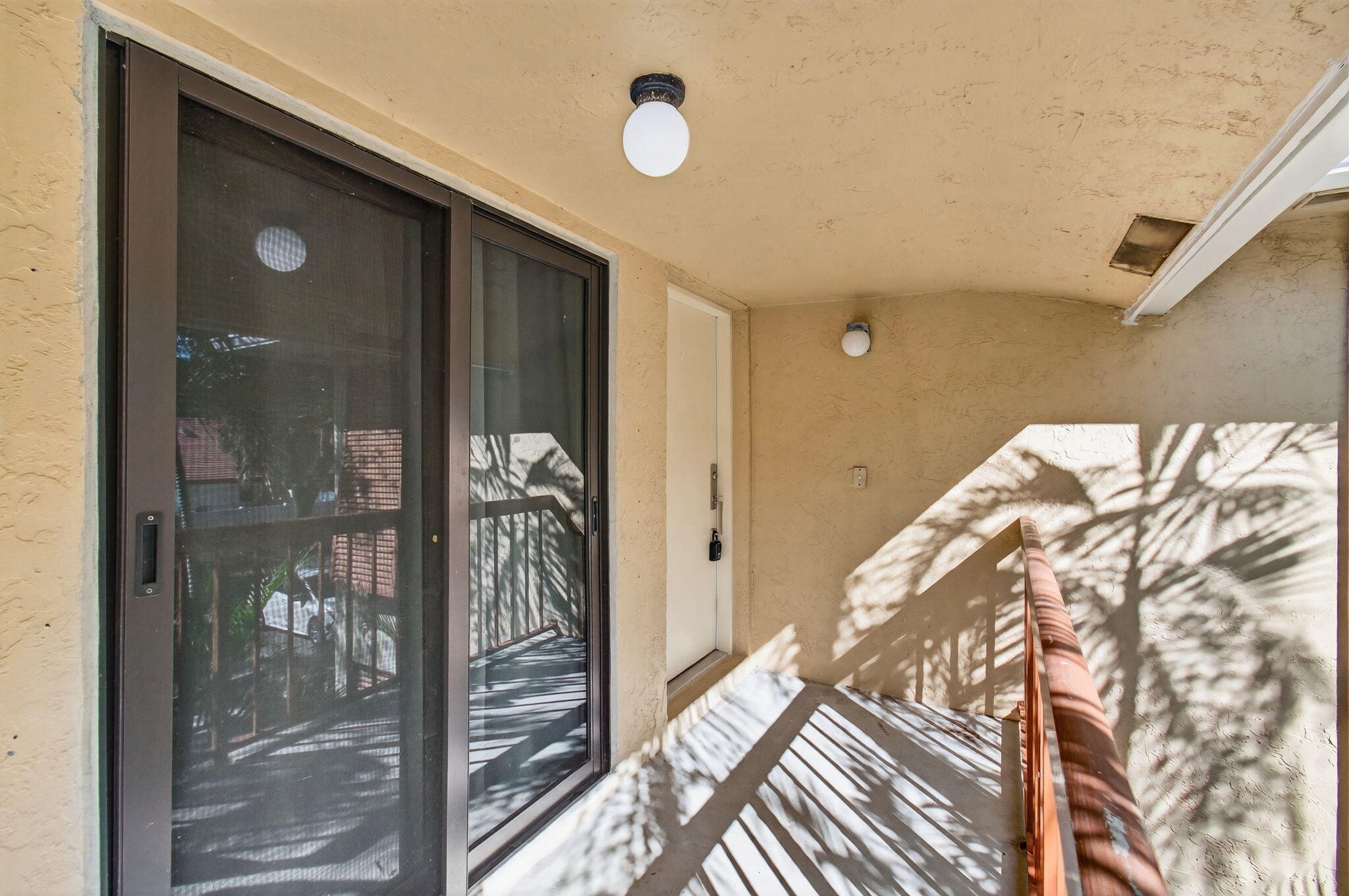 3939 NE 5th Avenue F201