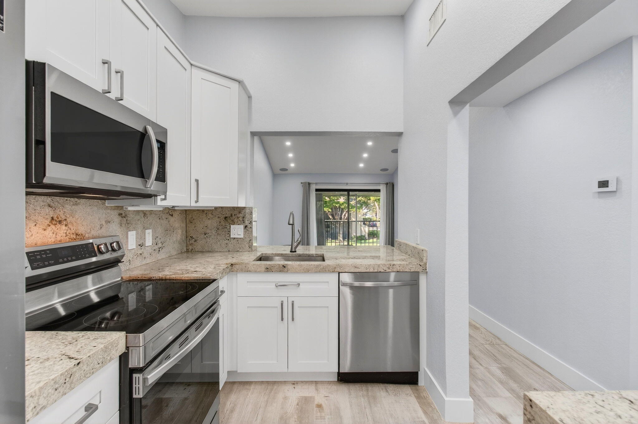 3939 NE 5th Avenue F201