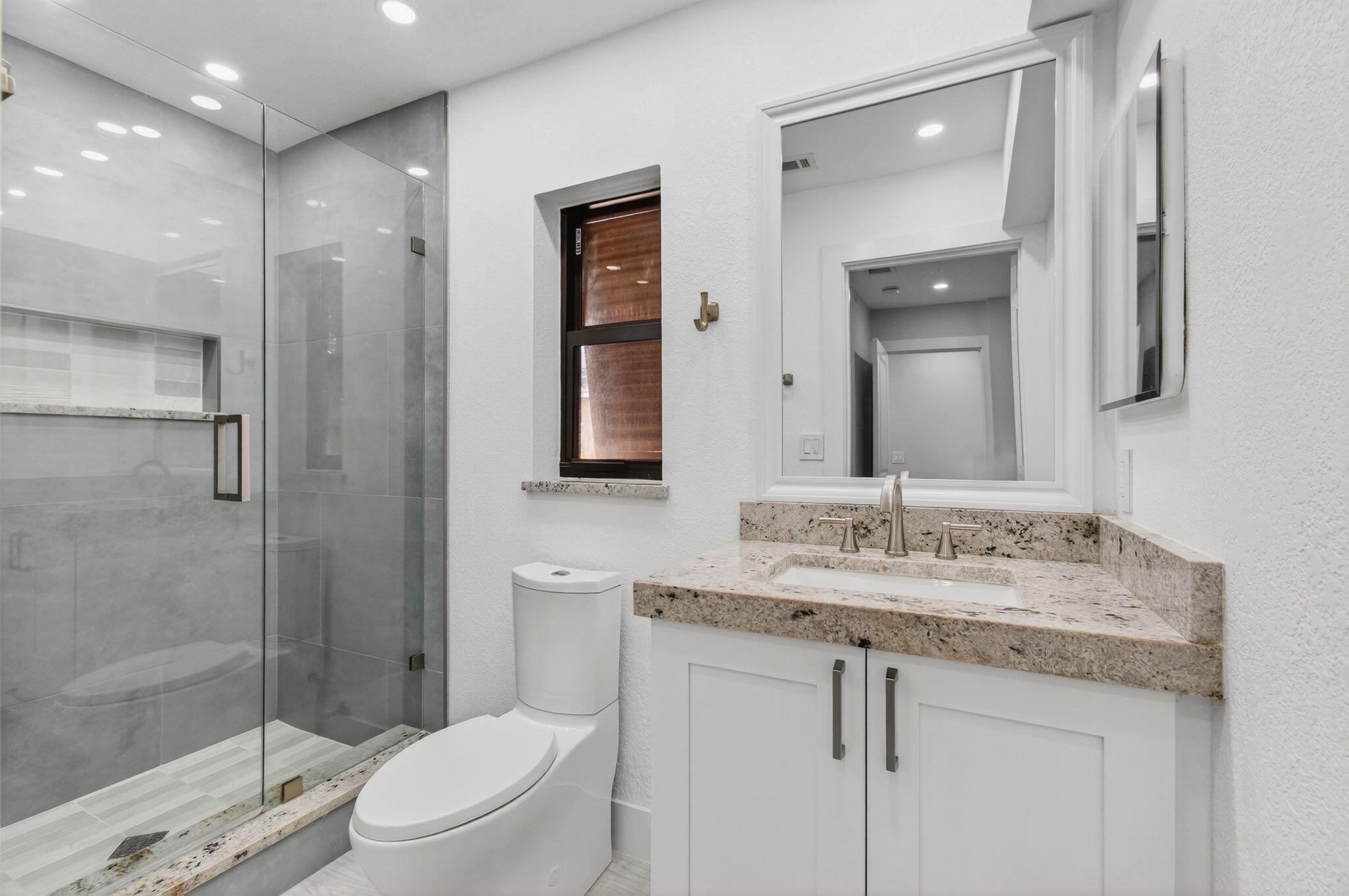 3939 NE 5th Avenue F201