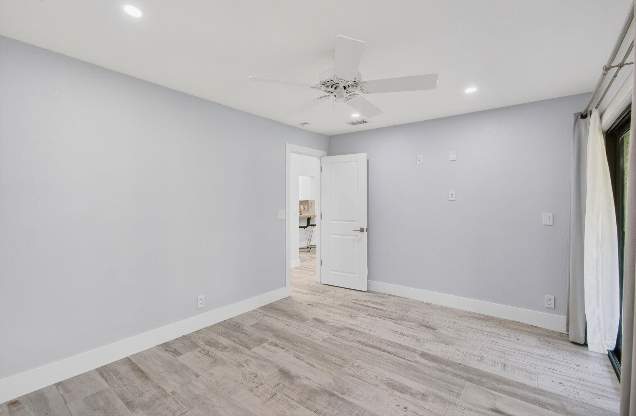 3939 NE 5th Avenue F201