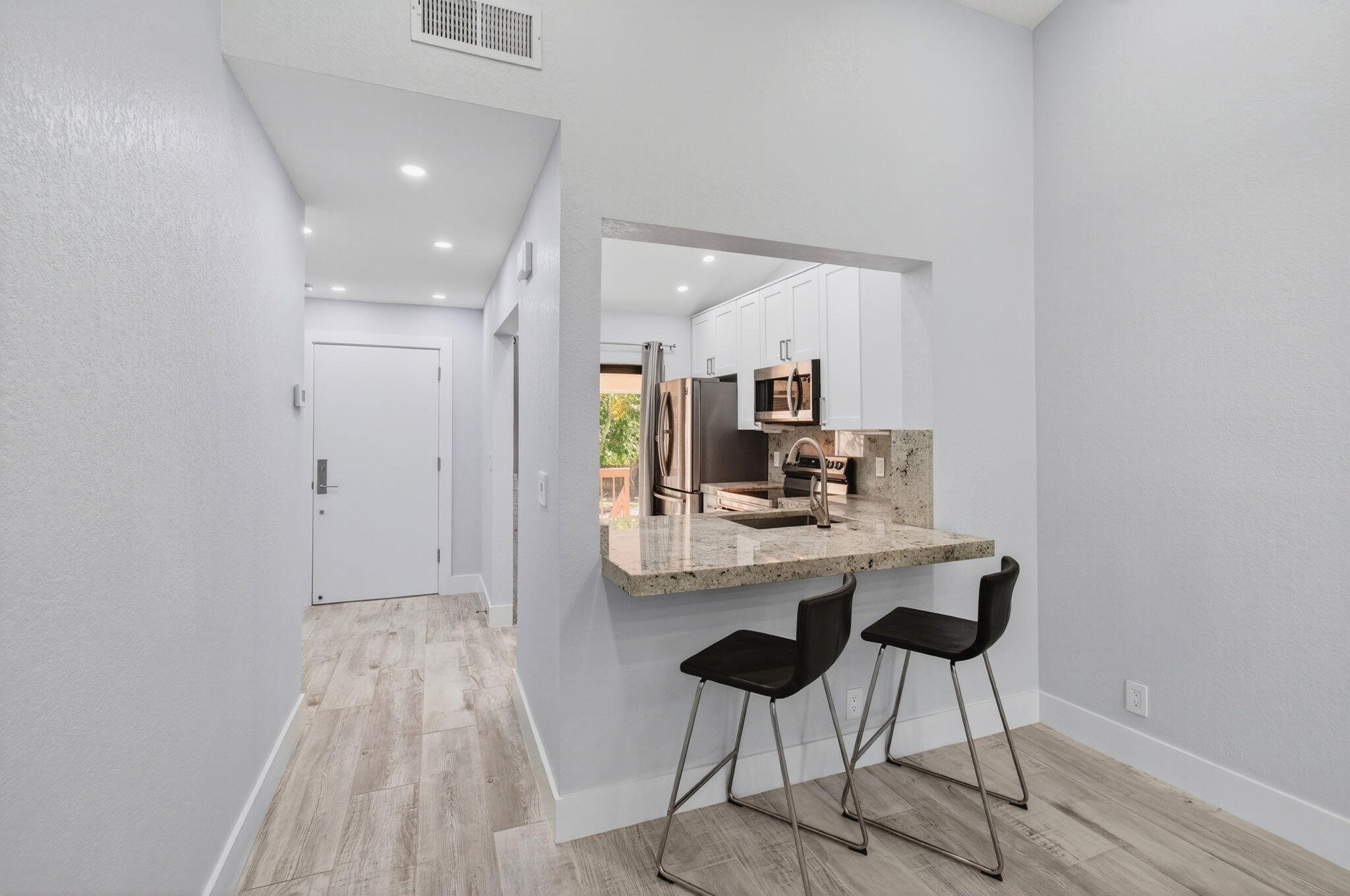 3939 NE 5th Avenue F201