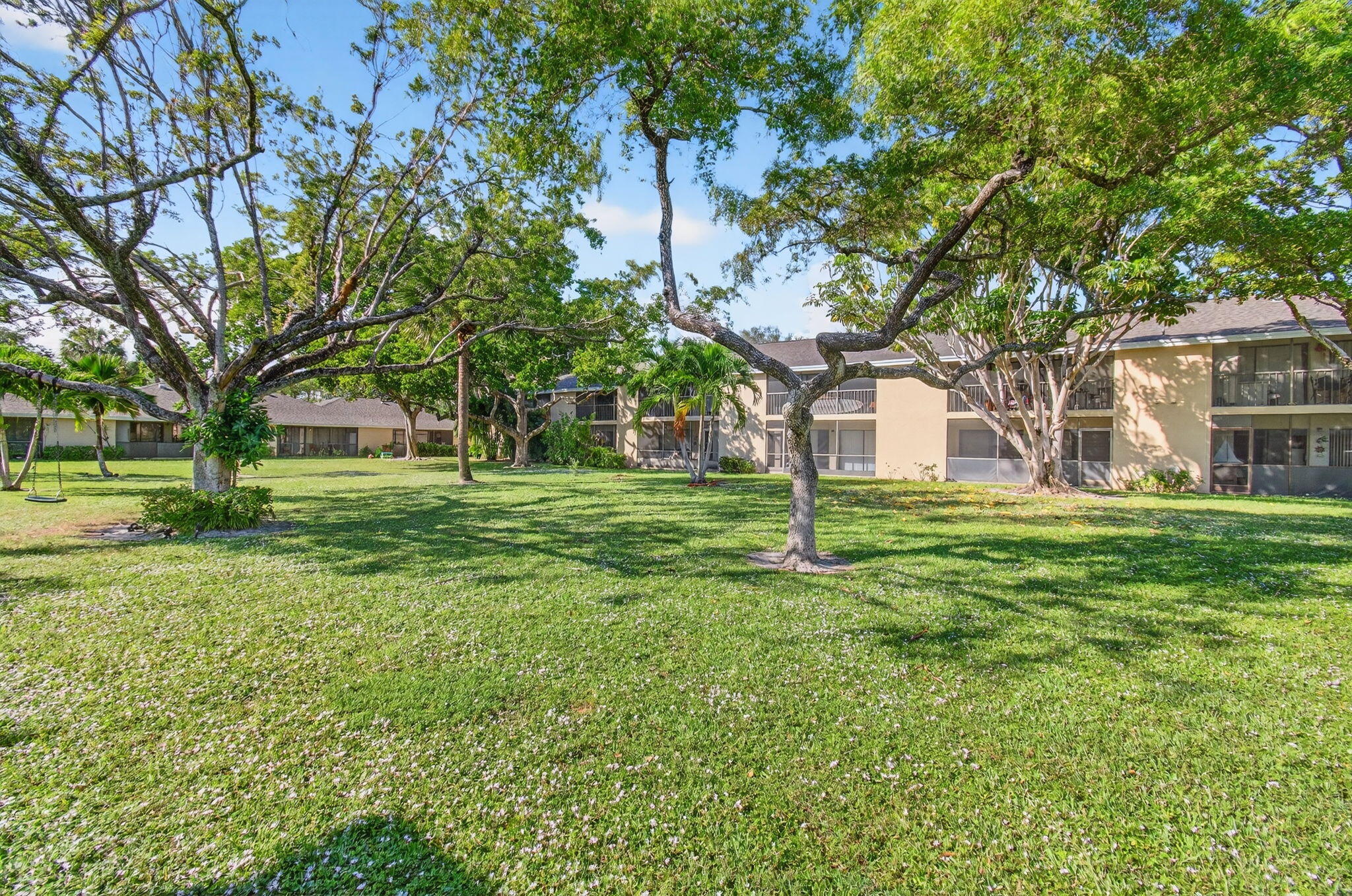 3939 NE 5th Avenue F201