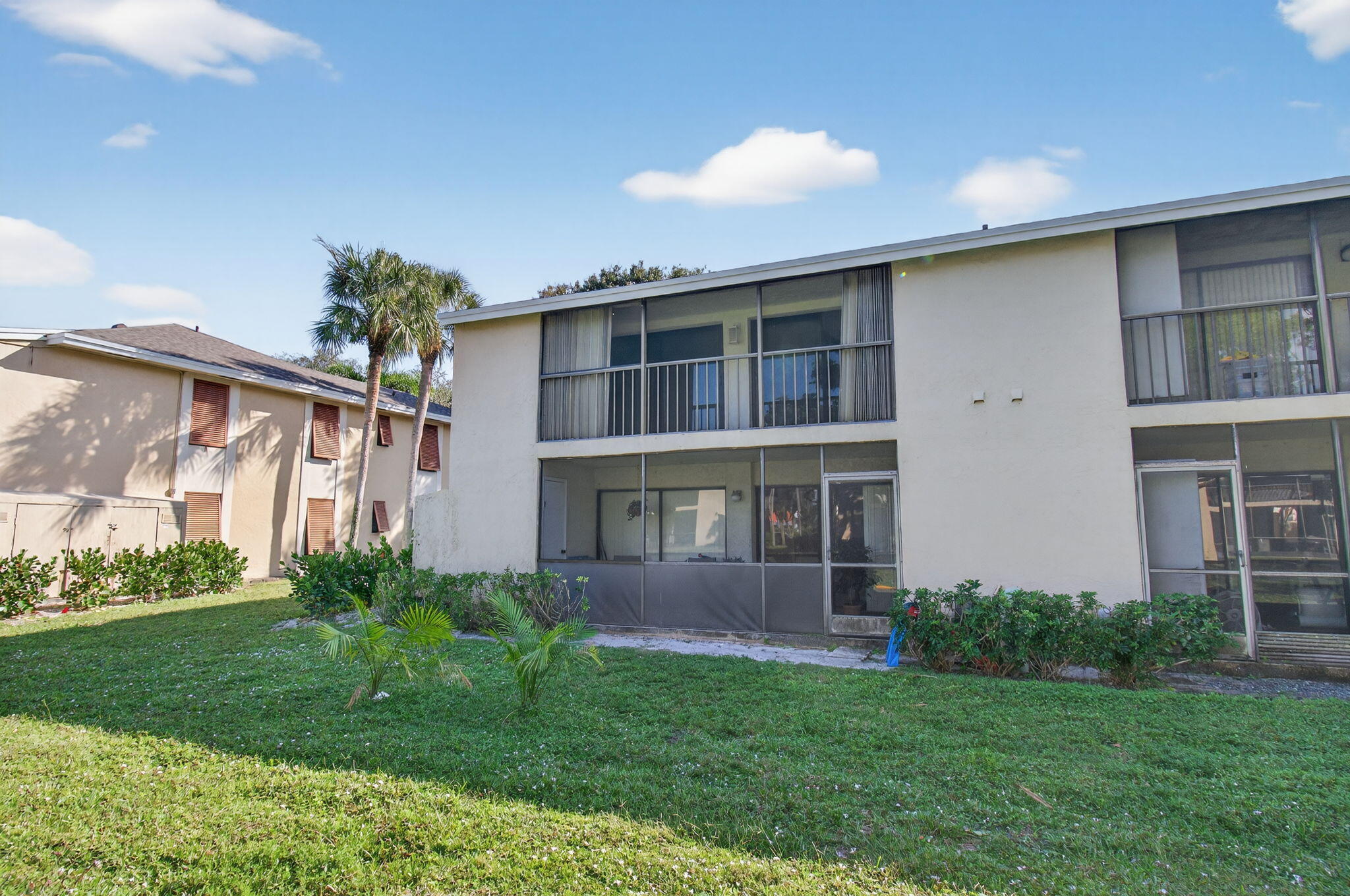 3939 NE 5th Avenue F201
