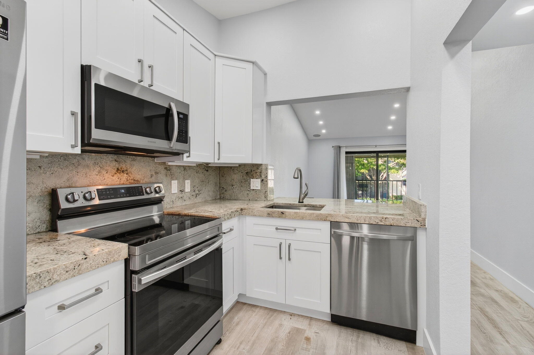 3939 NE 5th Avenue F201